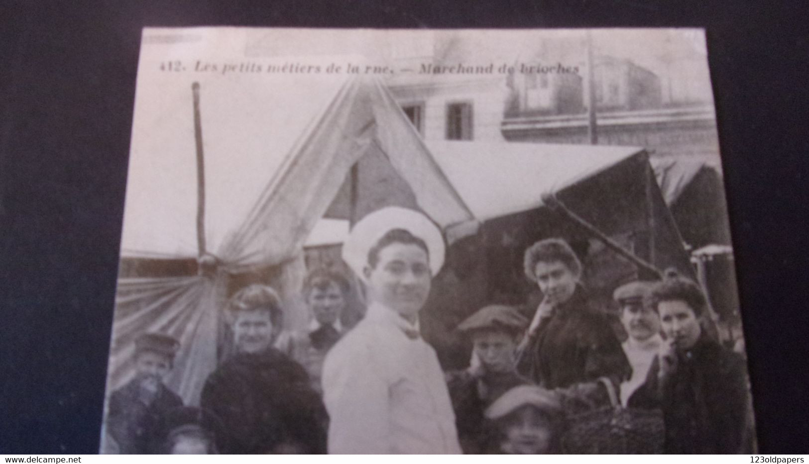 37 TOURS TBE 412  LES PETITS METIERS DE LA RUE MARCHAND DE BRIOCHES - Street Merchants