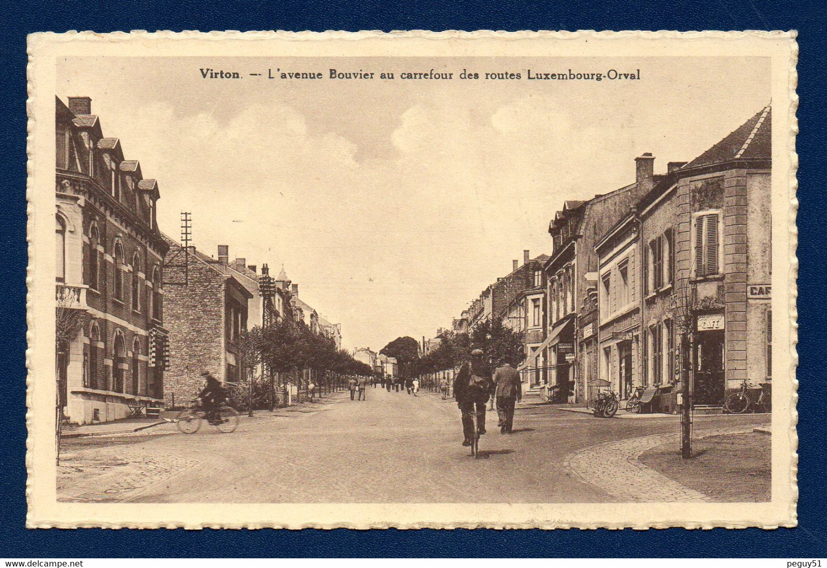 Virton. L'avenue Bouvier Au Carrefour Des Routes Luxembourg-Orval. Café 28, Coiffeur Et Pâtisserie - Virton