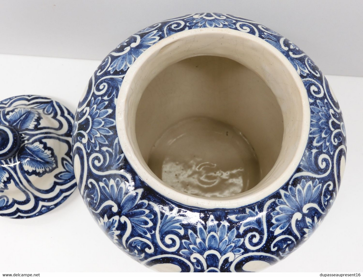 *SUPERBE URNE POTICHE CERAMIQUE DELFT signée APK GRAND POT COUVERT décor BLEUS  E