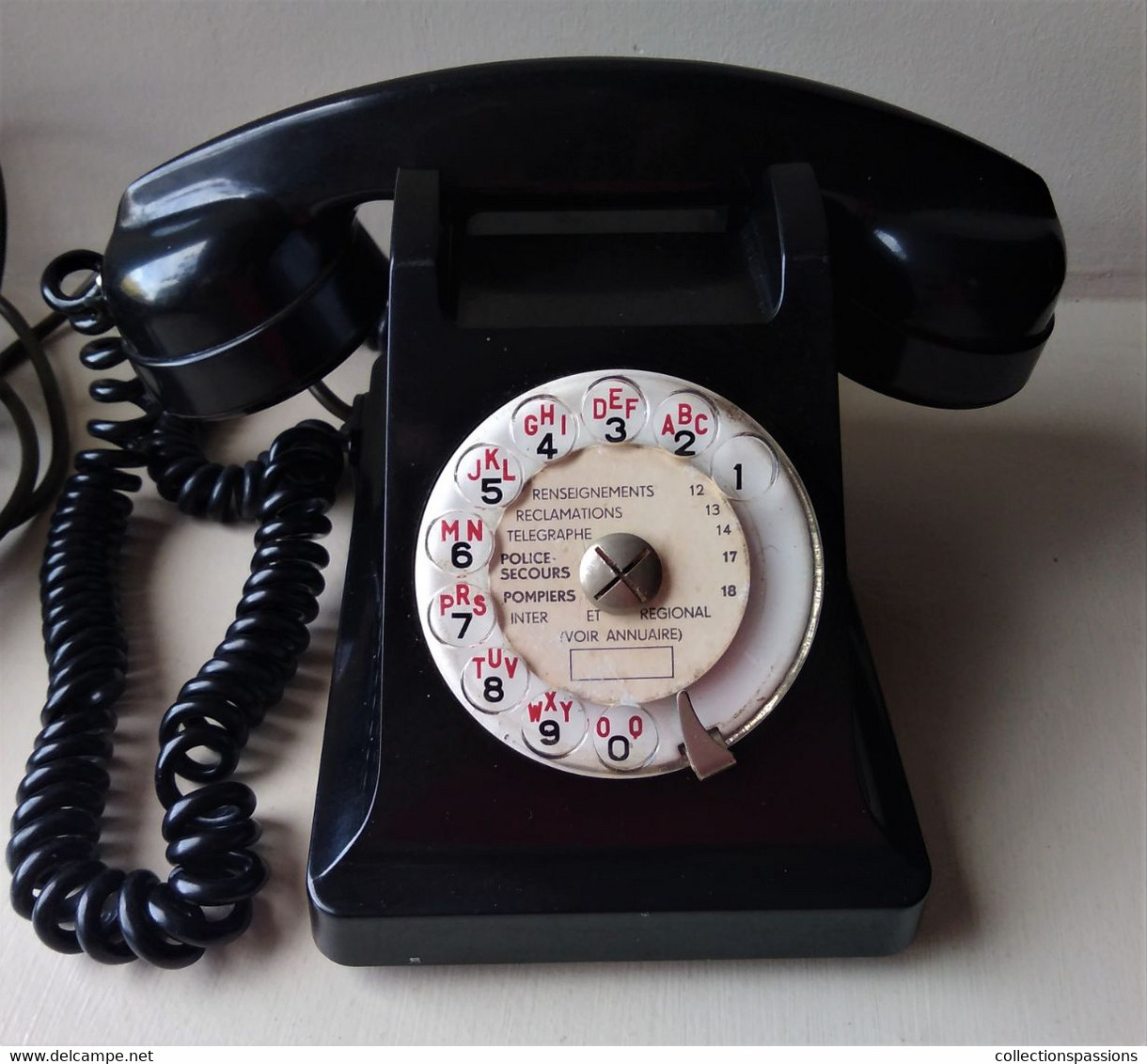 - Ancien Téléphone En Bakélite - - Telefonía