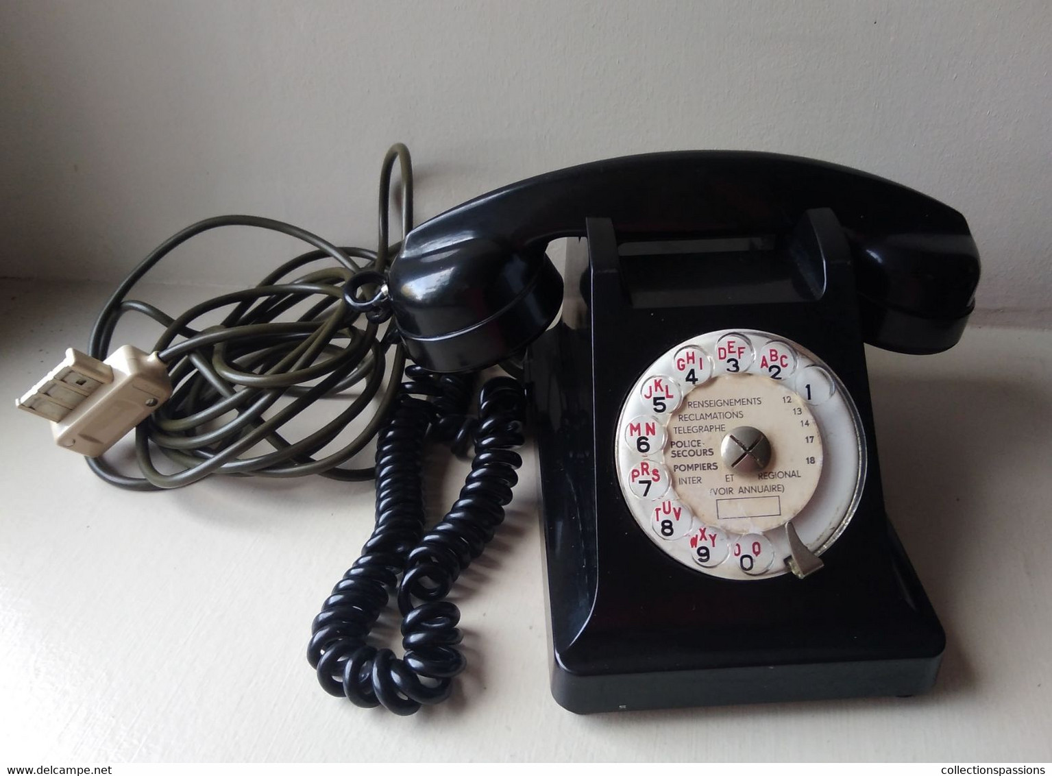 - Ancien Téléphone En Bakélite - - Telefontechnik