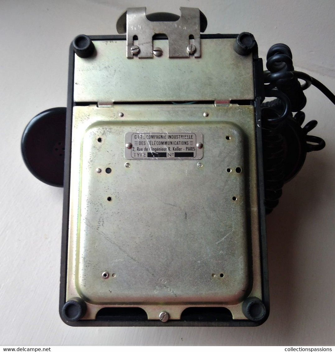 - Ancien Téléphone En Bakélite - - Telefonía