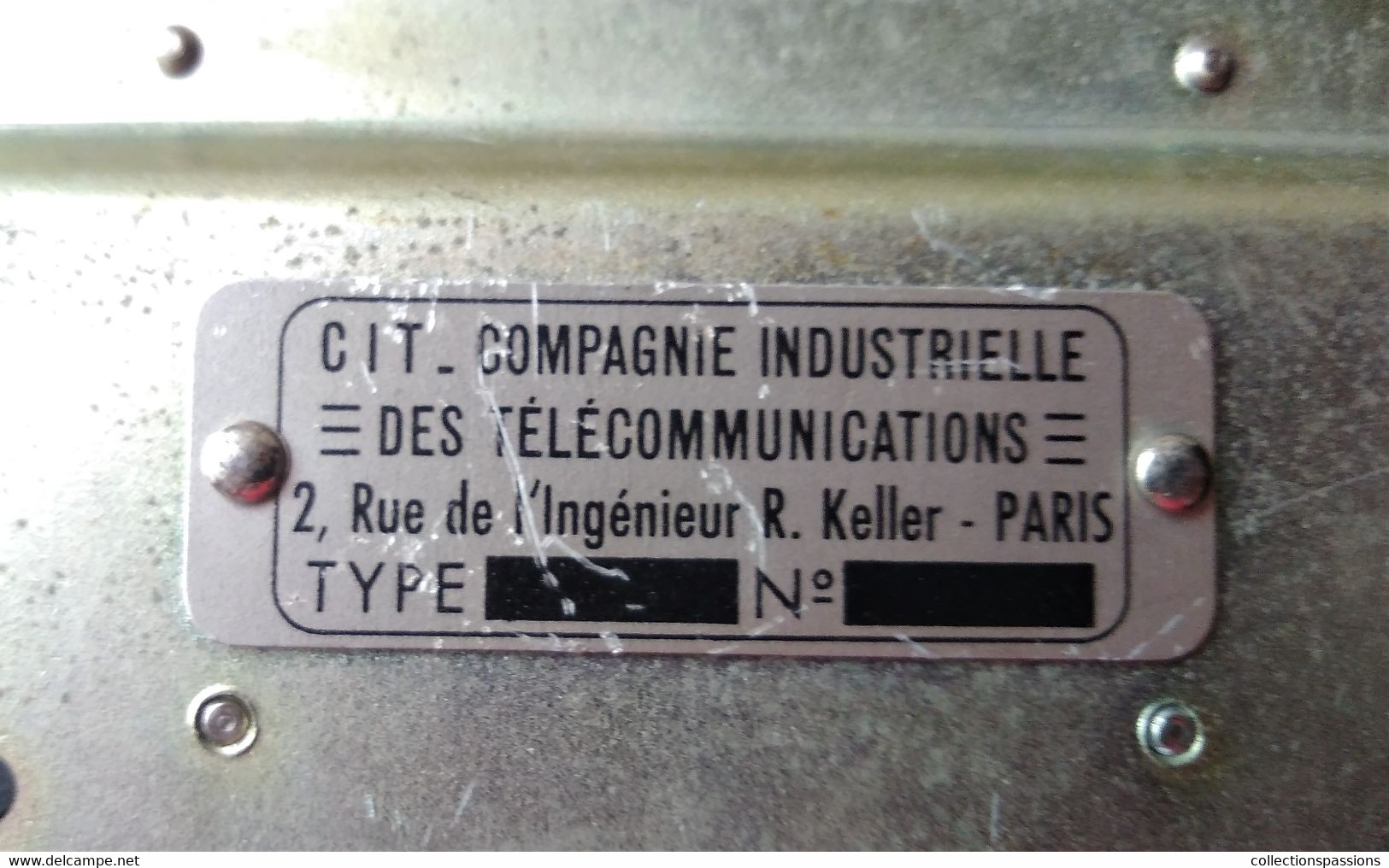 - Ancien Téléphone En Bakélite - - Telefonia