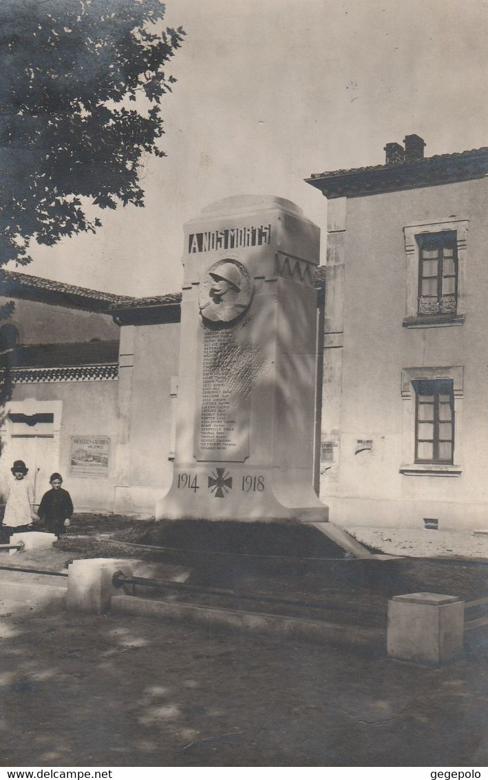 VALENCE - Deux Enfants Face Au Monument Aux Morts ( 2 Cartes Photos ) - Valence