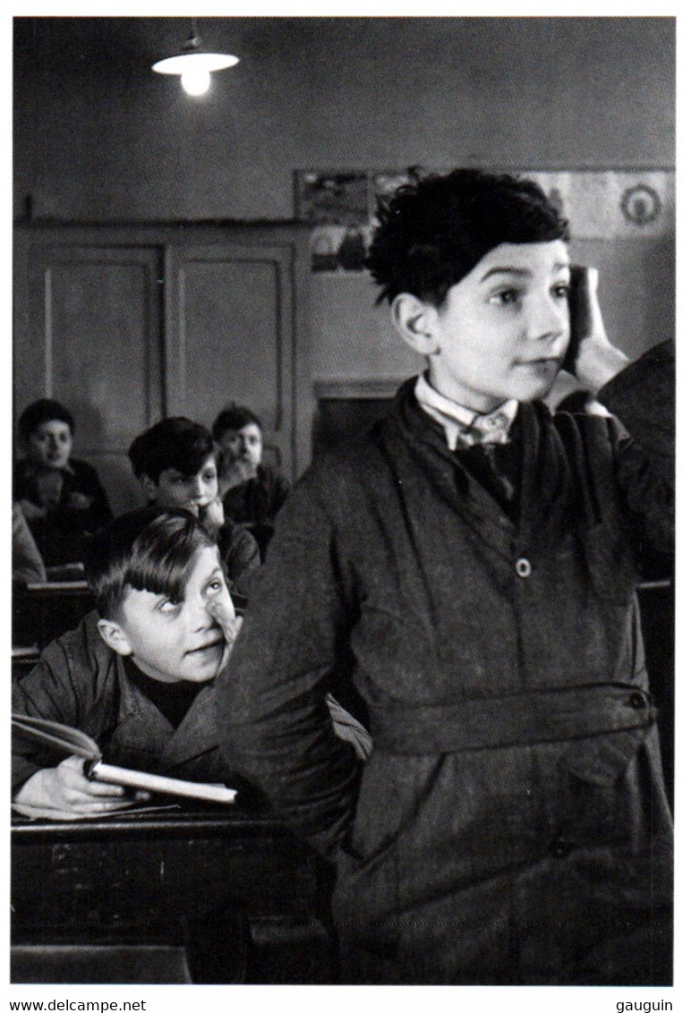 CPM - PHOTO Robert DOISNEAU - "L'entraide Scolaire" 1945... Edition Désastre - Doisneau