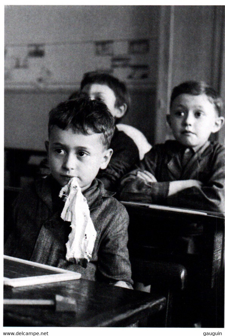 CPM - PHOTO Robert DOISNEAU - "Le Chiffon De L'ardoise" 1956... Edition Désastre - Doisneau