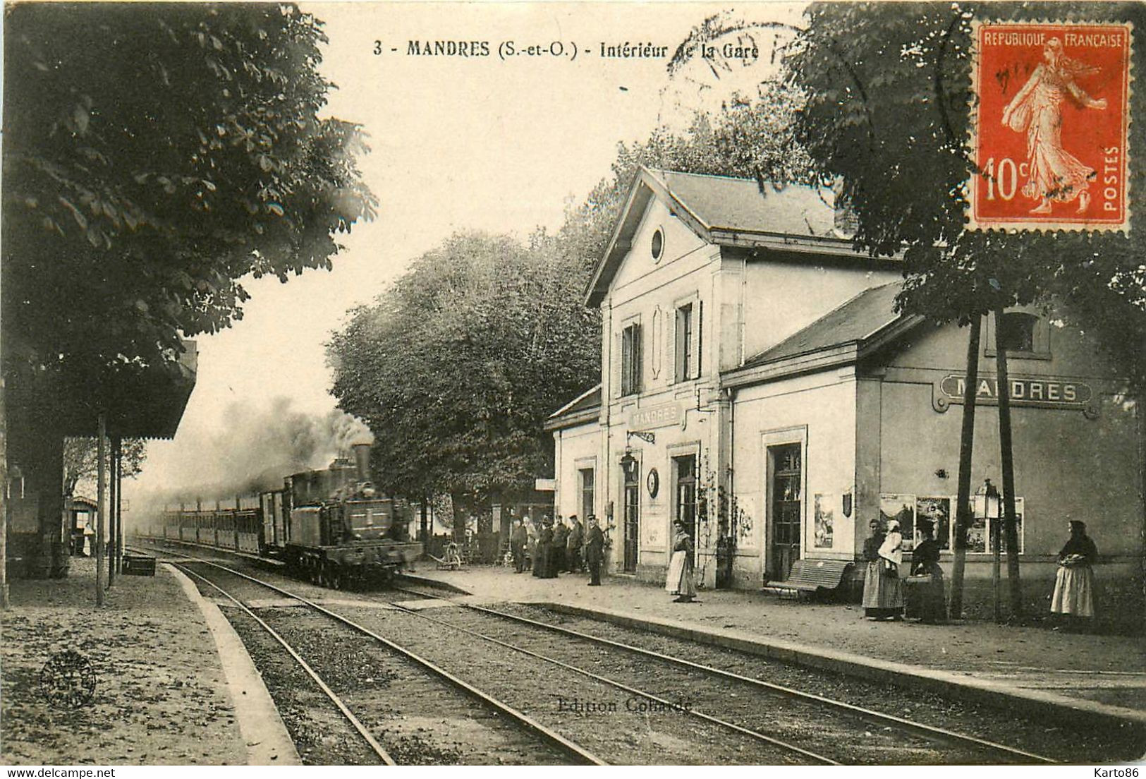 Mandres Les Roses * Intérieur De La Gare Du Village * Arrivée Du Train * Ligne Chemin De Fer - Mandres Les Roses