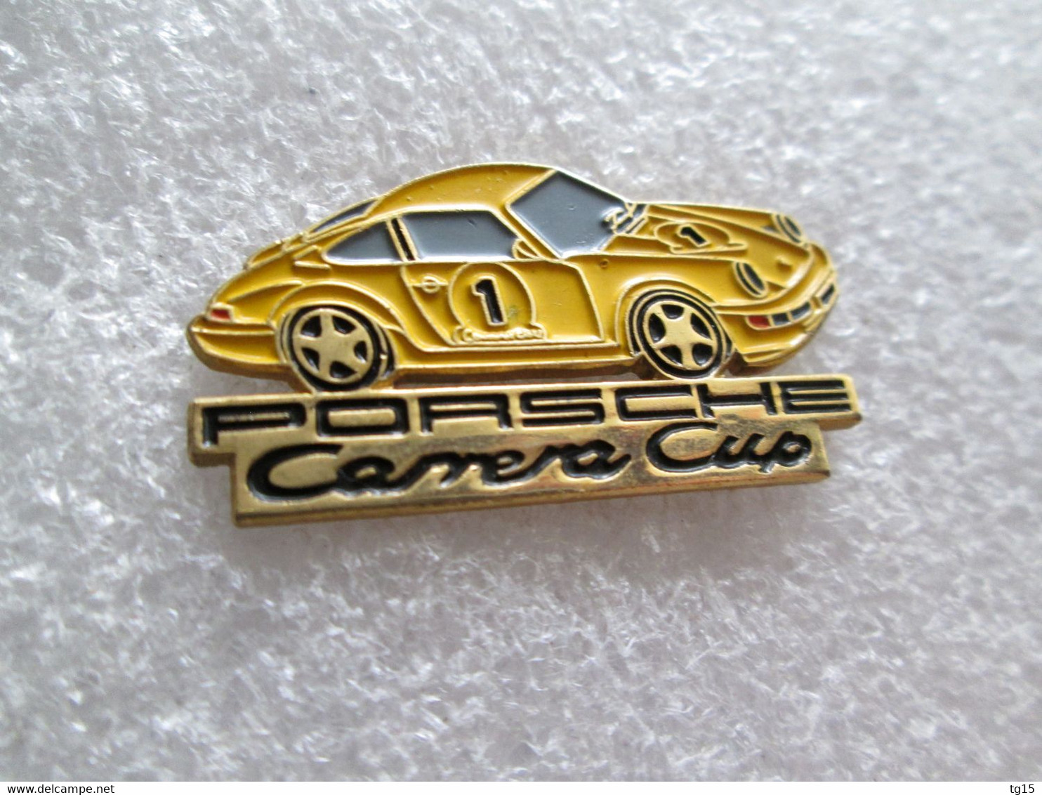 PIN'S    PORSCHE  911    CARRERA CUP   JAUNE  Patrick Pillet - Porsche