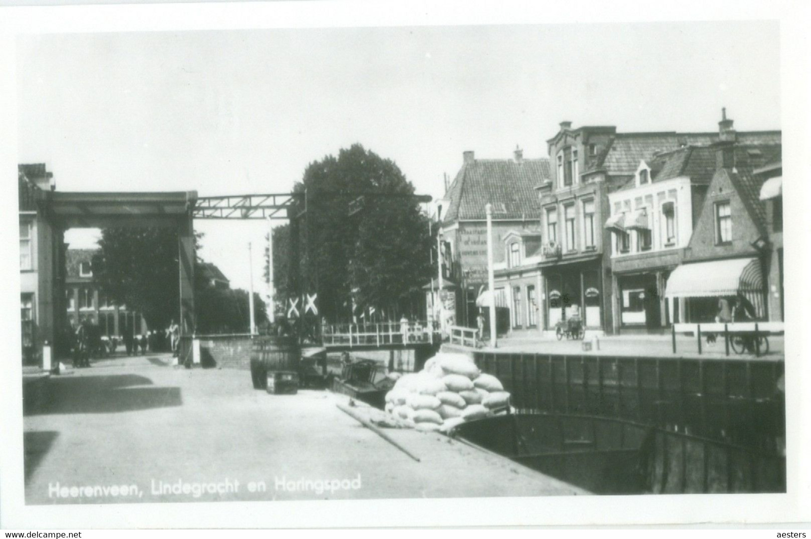 Heerenveen; Lindegracht En Haringspad (met Ophaalbrug) - Niet Gelopen. - Heerenveen