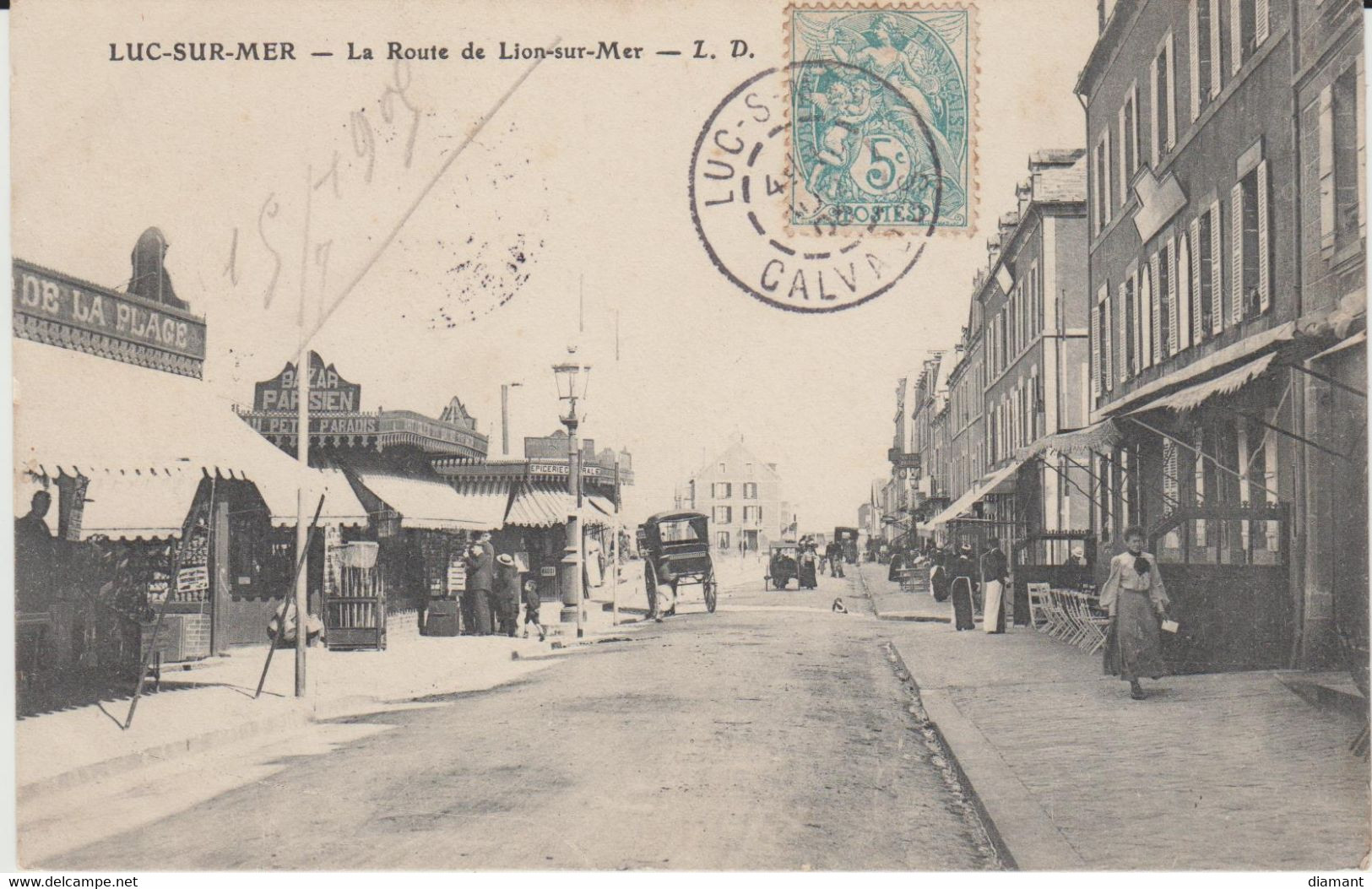 LUC SUR MER (14) - La Route De Lion Sur Mer Et Ses Boutiques De Plage - état Correct - Luc Sur Mer