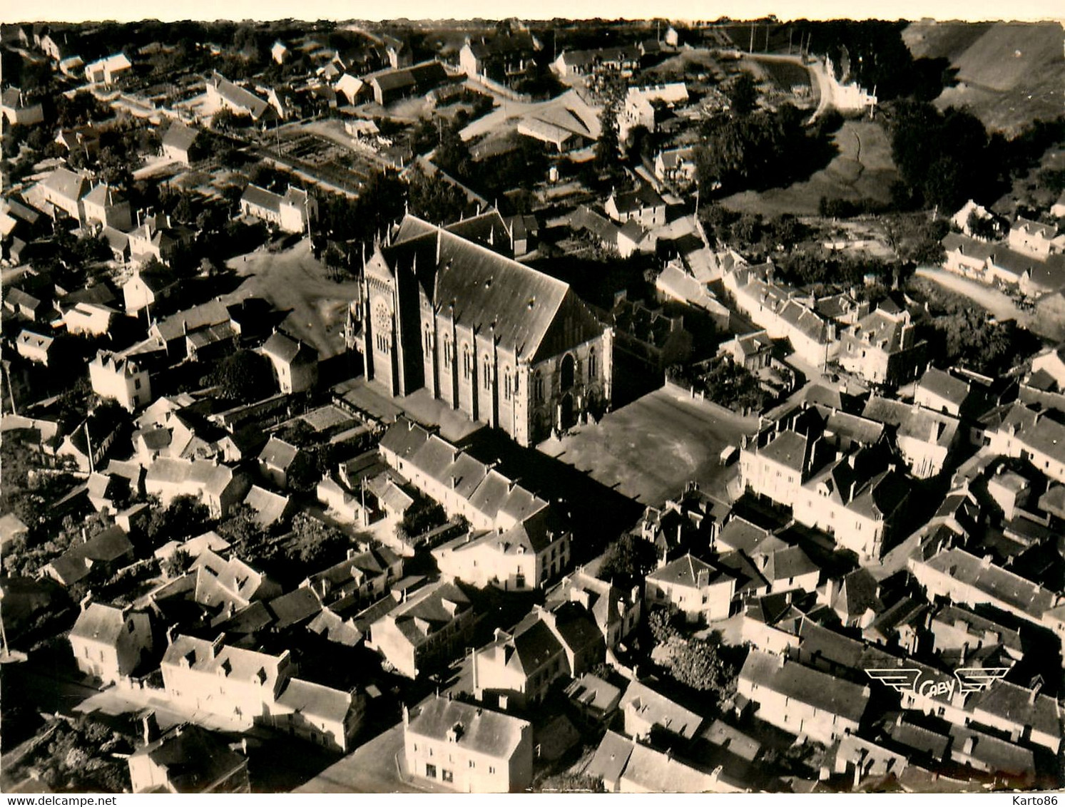 Guémené Penfao * Vue Aérienne De La Commune Et Place De L'église - Guémené-Penfao
