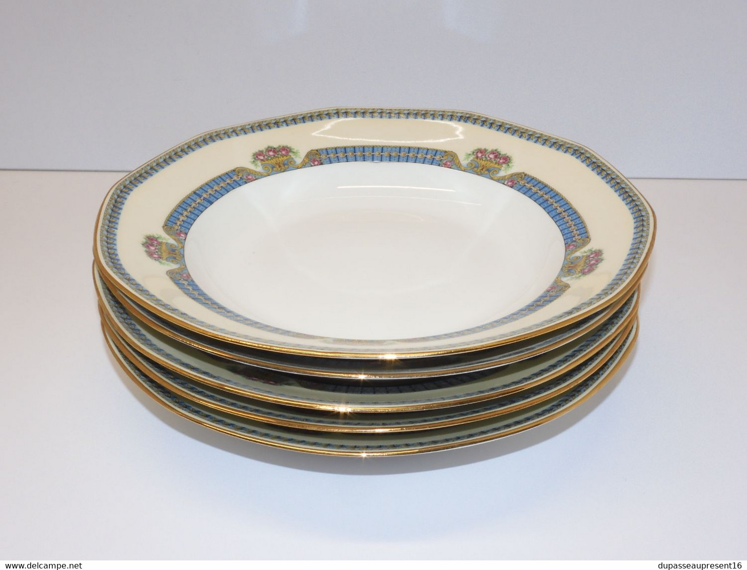 *5 ASSIETTES 1/2 CREUSES PORCELAINE LIMOGES JB France (JEAN BOYER) Dorures E - Limoges (FRA)