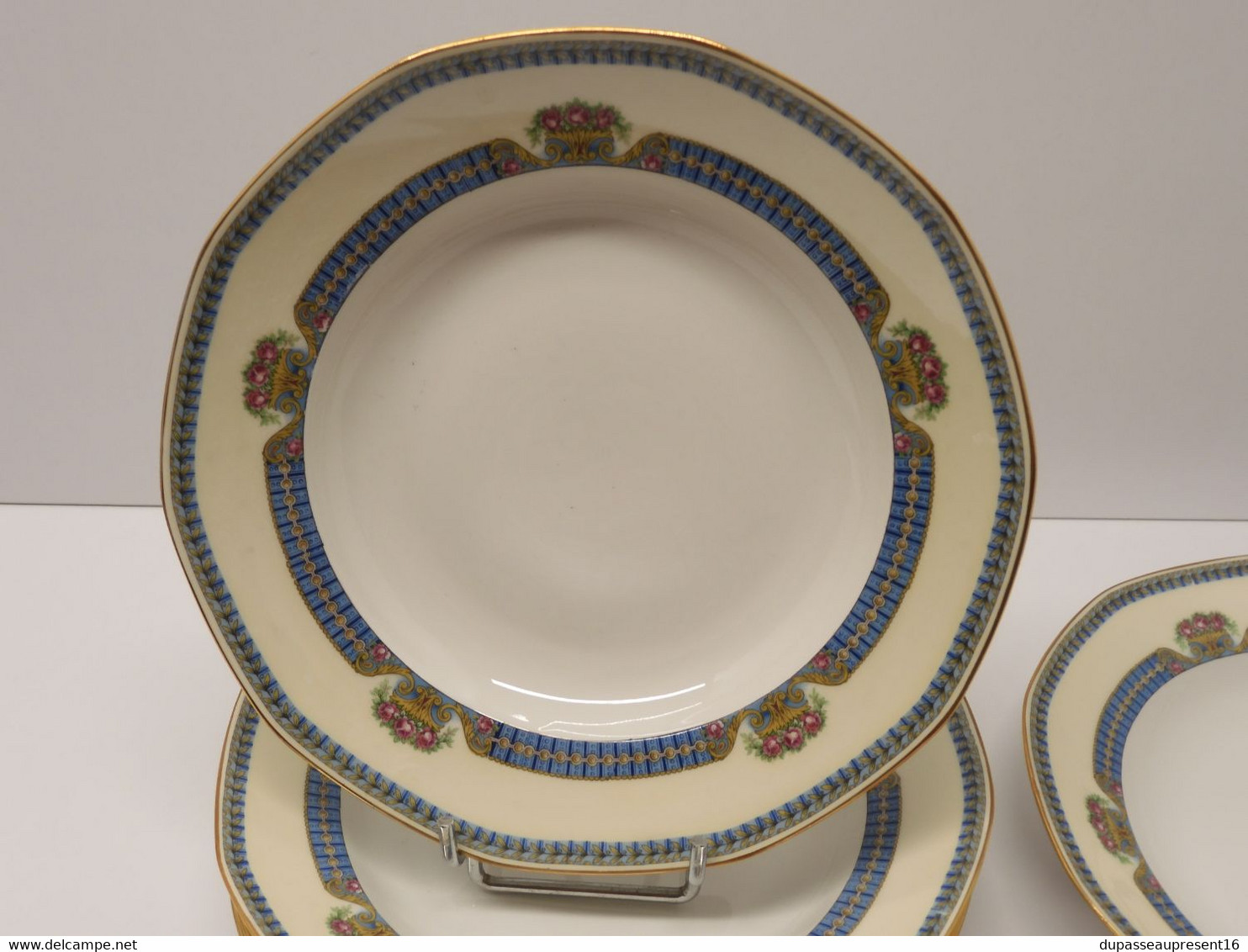 *5 ASSIETTES 1/2 CREUSES PORCELAINE LIMOGES JB France (JEAN BOYER) dorures E