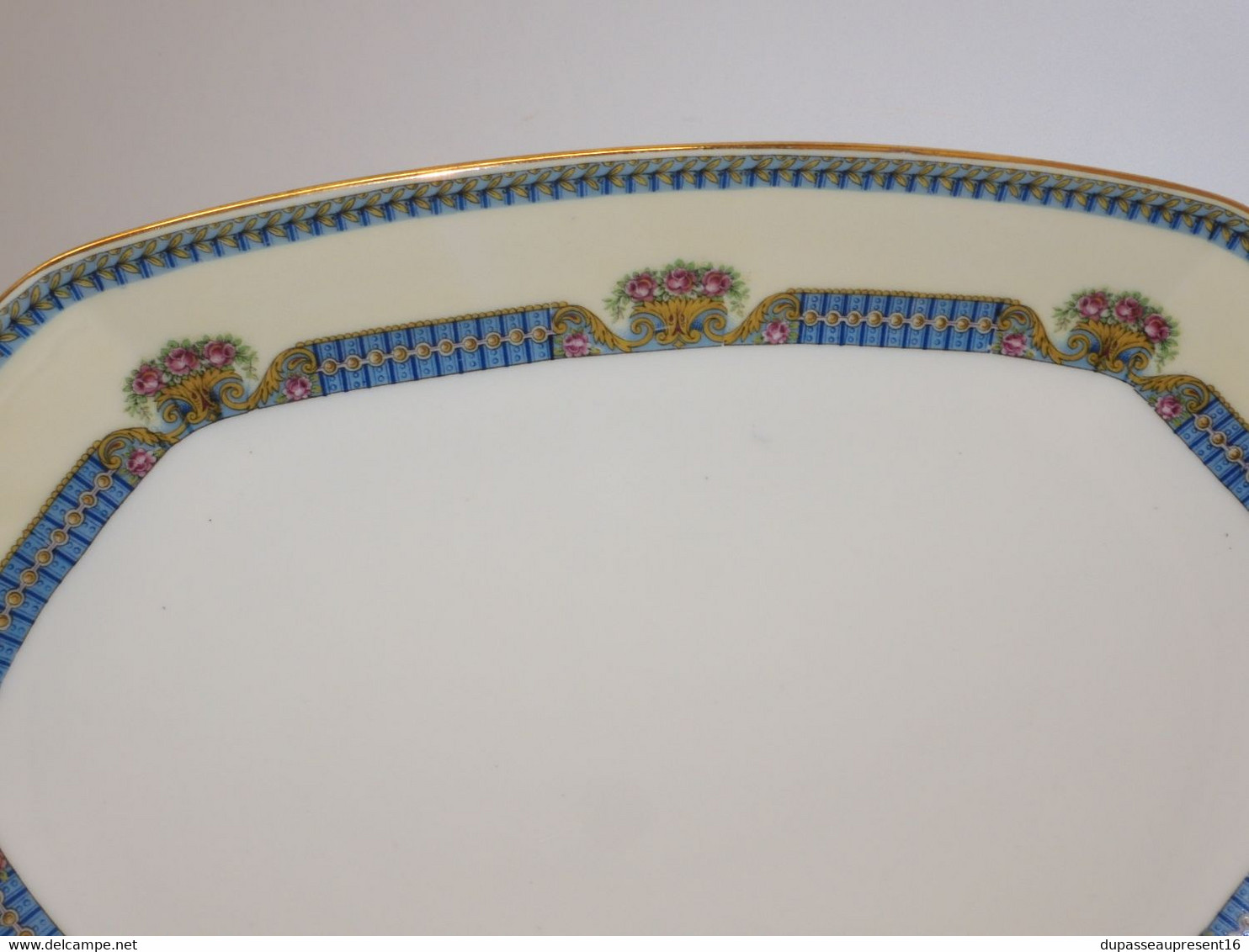 * GRAND PLAT FORME OVALE PORCELAINE LIMOGES JB France (JEAN BOYER) Dorures  E - Limoges (FRA)