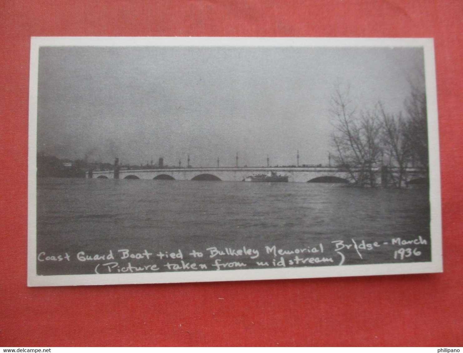 1936 Flood Coast Guard Boat Tied To Bulkeley Memorial Bridge   Hartford.  Connecticut >       Ref 5801 - Hartford