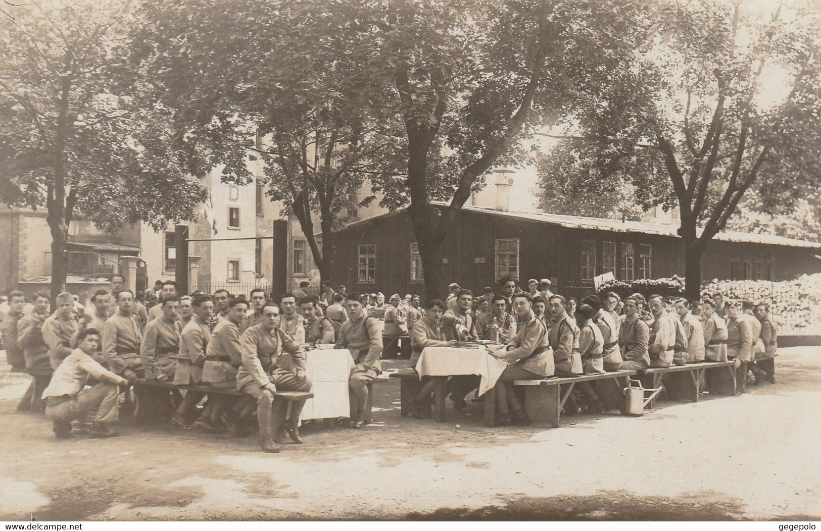 THIONVILLE - Militaires Du 168ème Régiment D' Infanterie Qui Posent En 1926 (  Carte Photo ) - Thionville