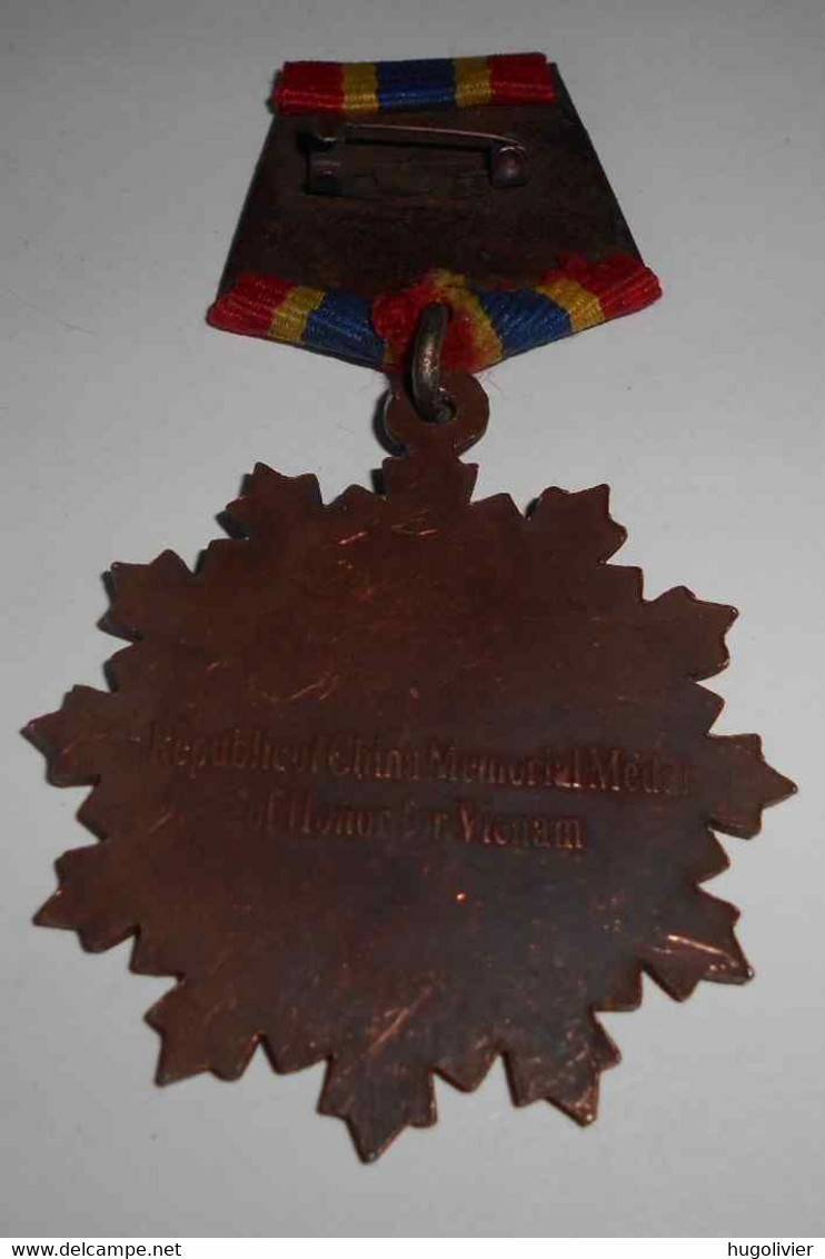 Ancienne Médaille Chine Vietnam China Memorial Medal Of Honour For Vienam Largeur 5,5 Cm - Altri & Non Classificati