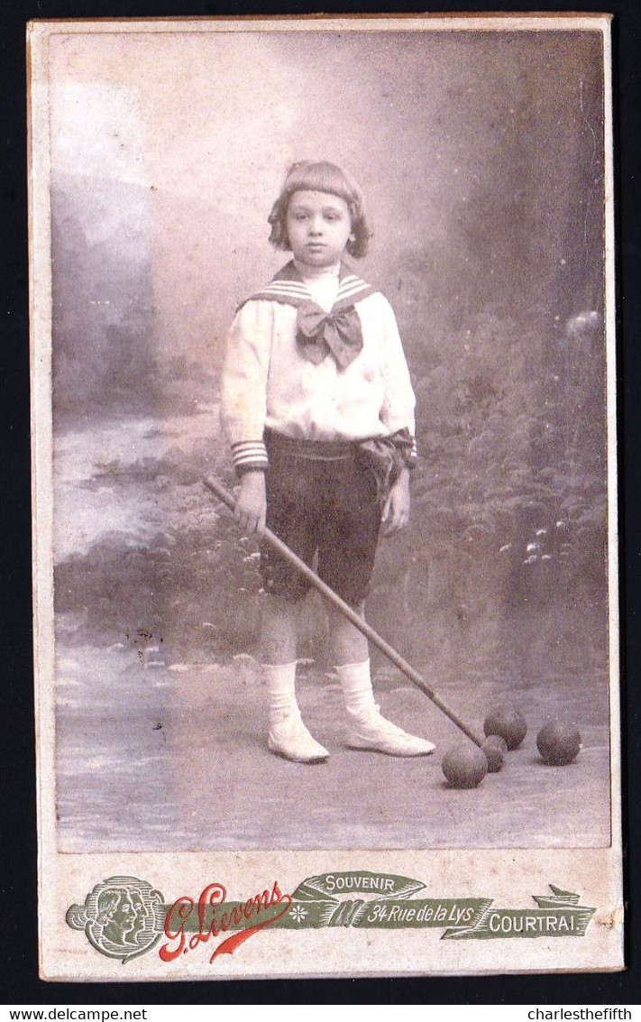 PHOTO CDV  MONTEE VERS 1890 - GARCON JOUE AU BILLARD ? JEU DE BOULES ? BILLIARDS - Biliardo - PHOTO LIEVENS COURTRAI - Oud (voor 1900)