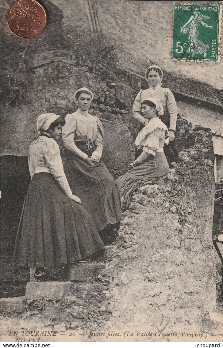 37 - Carte Postale Ancienne De En Touraine  JEUNES FILLES  ( La Vallée Coquette  à Vouvray ) - Vouvray