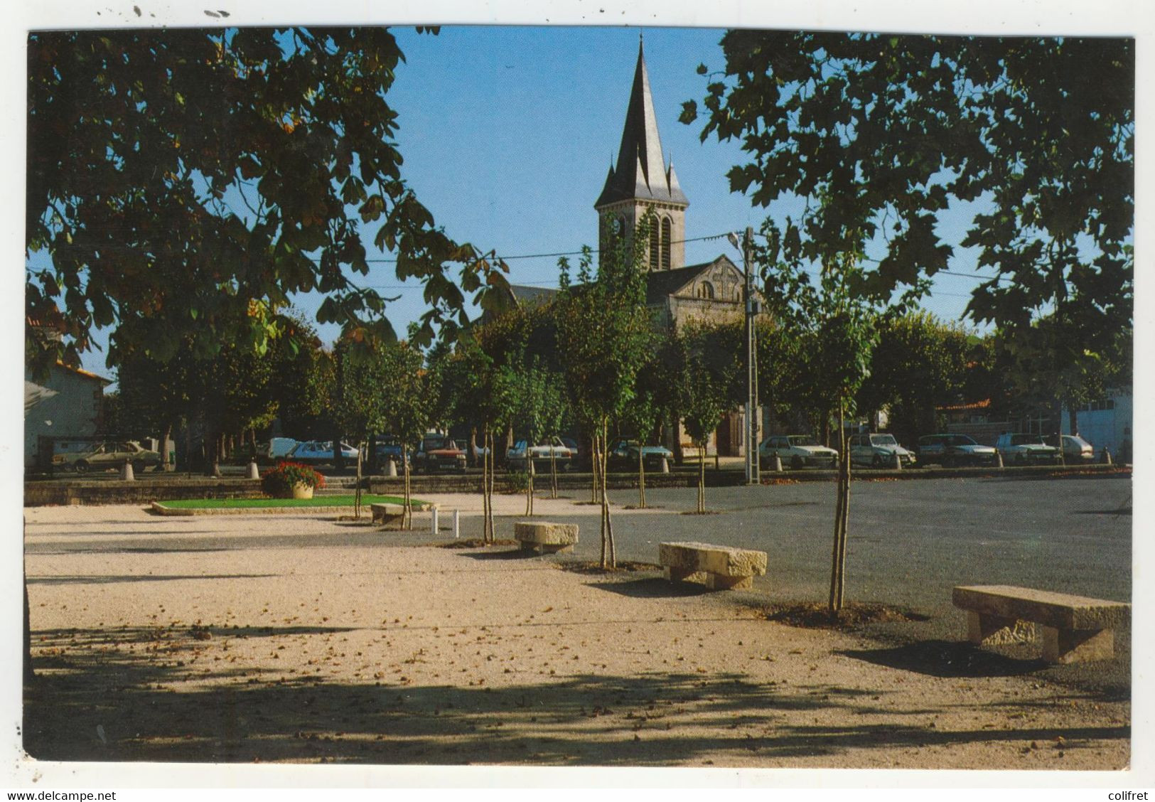 79 - Brioux-sur-Boutonne  -  Le Champ De Foire Et L'Eglise - Brioux Sur Boutonne