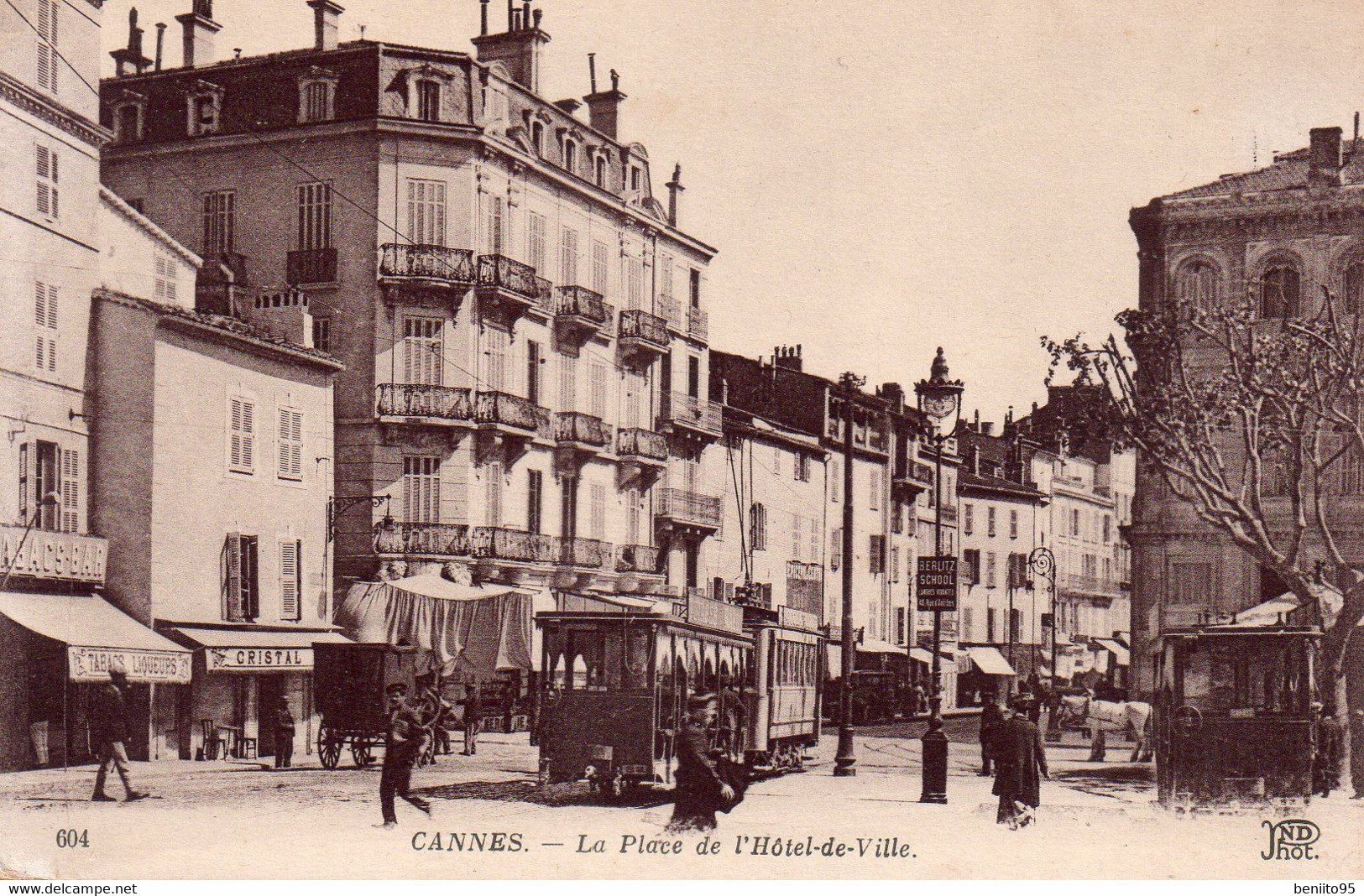 CPA De CANNES - La Place De L'Hôtel De Ville. - Cannes