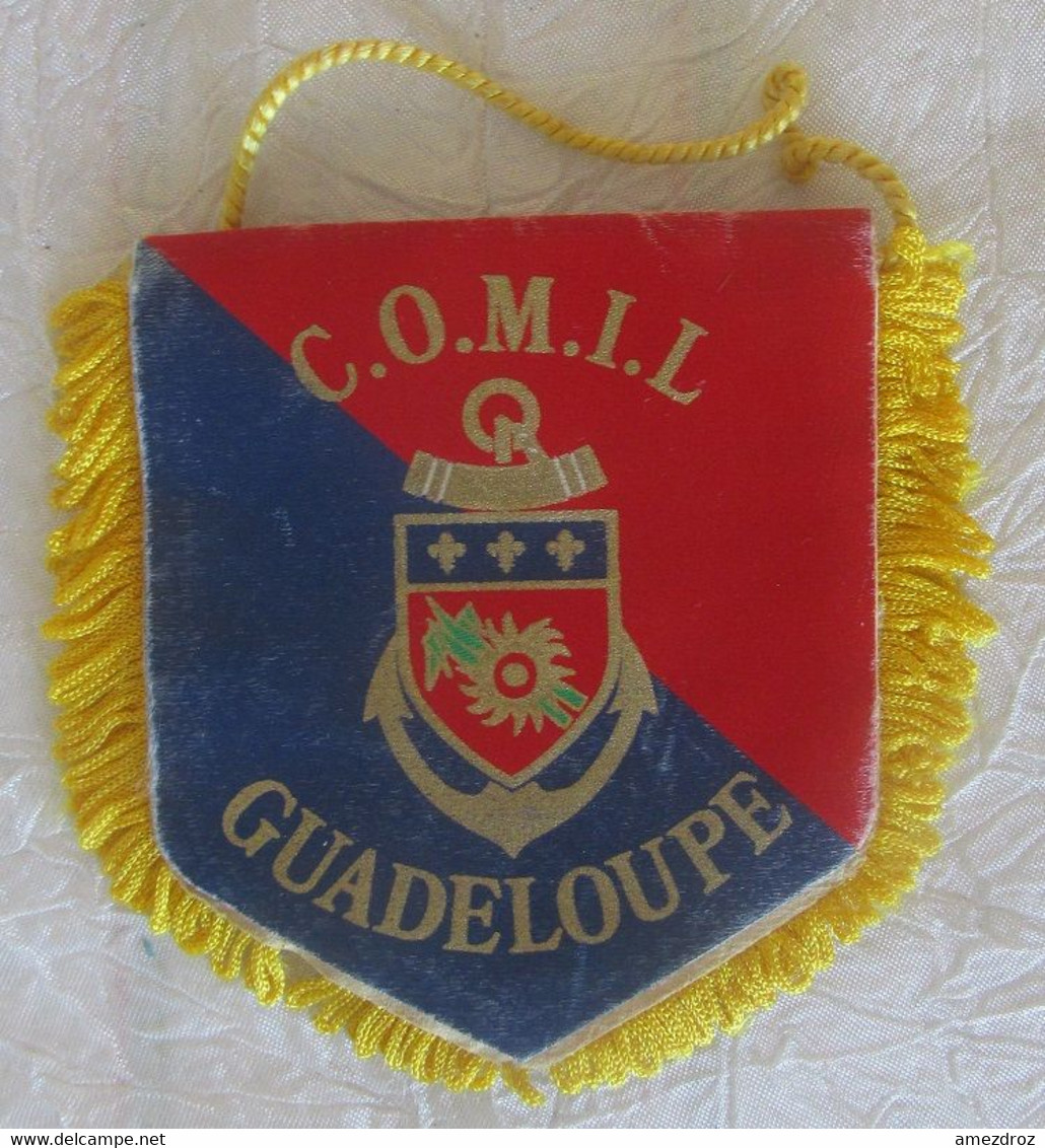 Fanion Militaire -C.O.M.I.L Guadeloupe Petit Rigide  8 X 9,4 Cm - Banderas