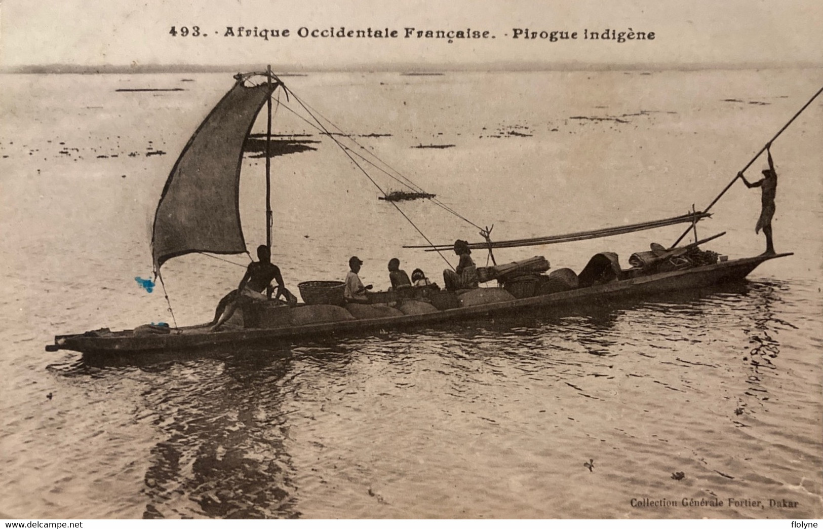 Sénégal - Une Pirogue Indigène - Afrique Occidentale Française - Bateau Traditionnel - Sénégal