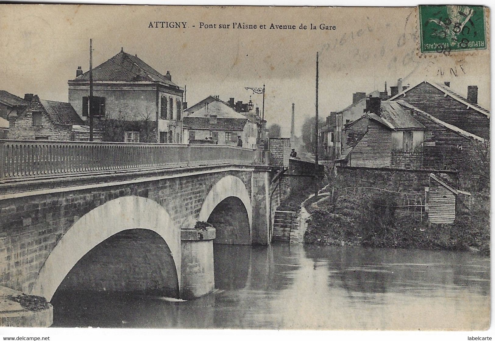 ARDENNES 08. ATTIGNY PONT SUR  AISNE ET  AVENUE DE LA GARE - Attigny