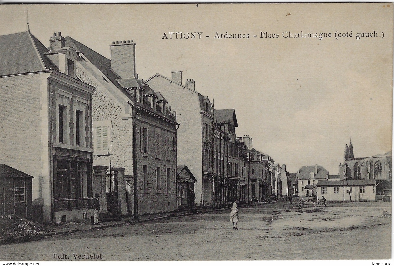 ARDENNES 08. ATTIGNY  PLACE CHARLEMAGNE COTE GAUCHE - Attigny