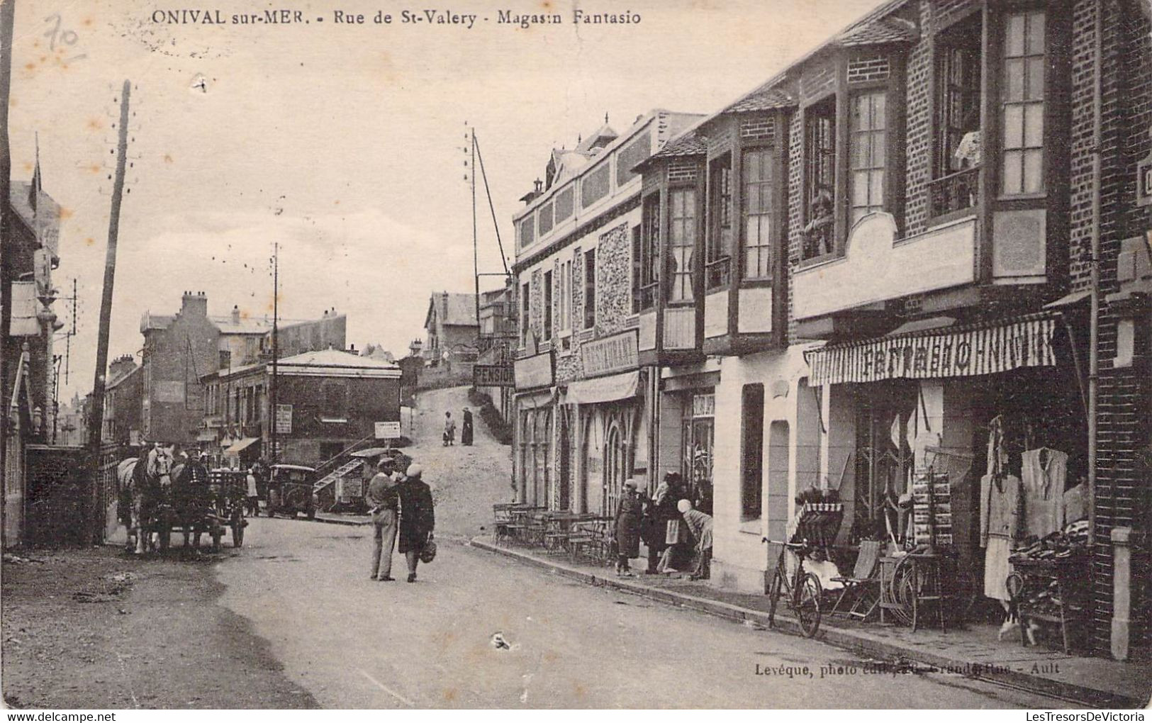 CPA FRANCE - 80 - ONIVAL SUR MER - Rue De St Valéry - Magasin Fantasio - Lévêque édition - Chevaux - Onival