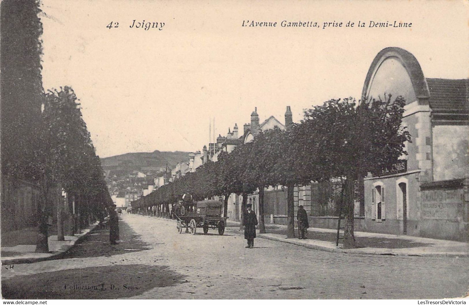 CPA FRANCE - 89 - JOIGNY - L'avenue Gambetta - Prise De La Demi Lune - Véhicule Animation - Joigny