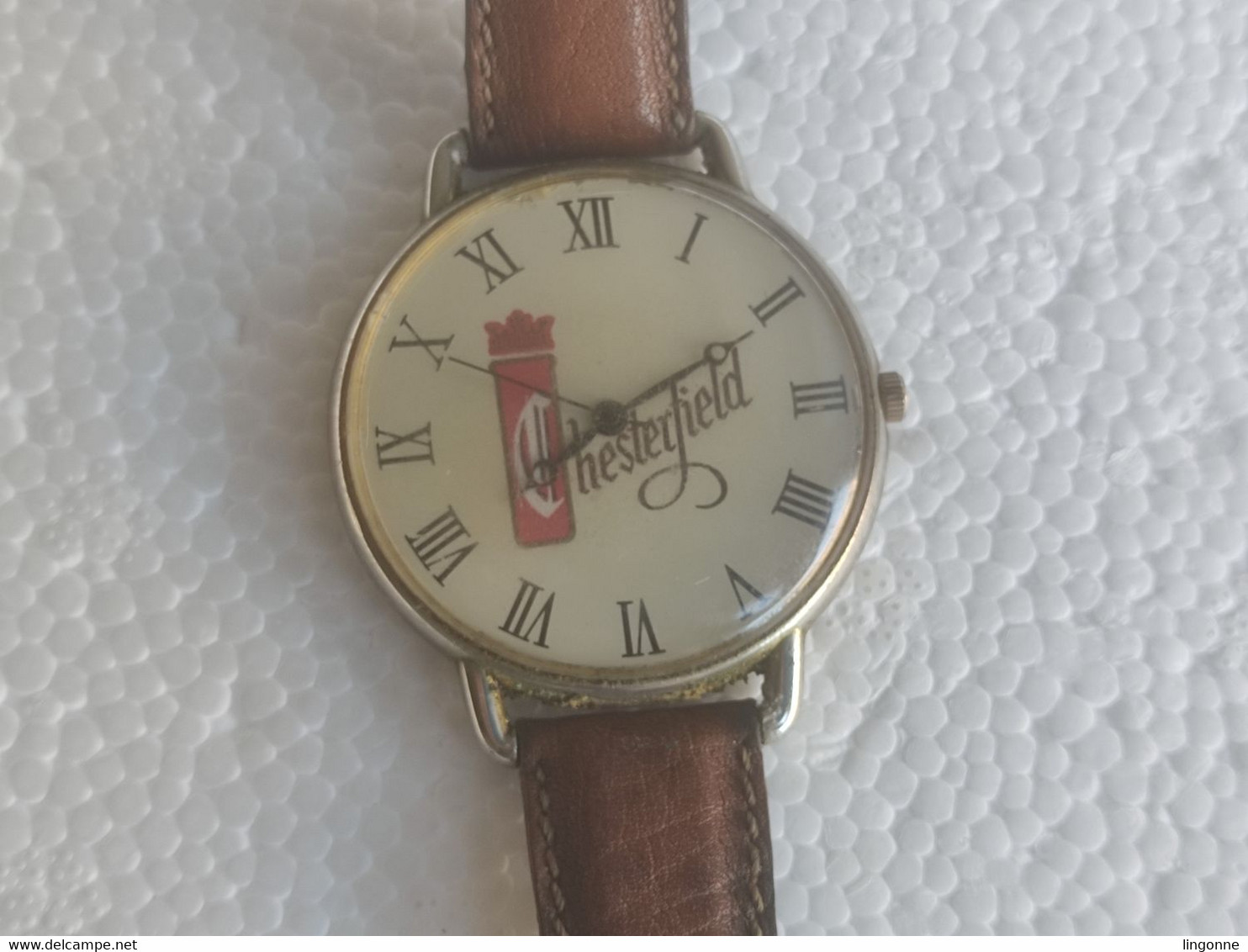 Ancienne Montre Publicitaire Cigarettes CHESTERFIELFD Cadran Diamètre 4 Cm Env Poids : 40 Grammes - Advertisement Watches
