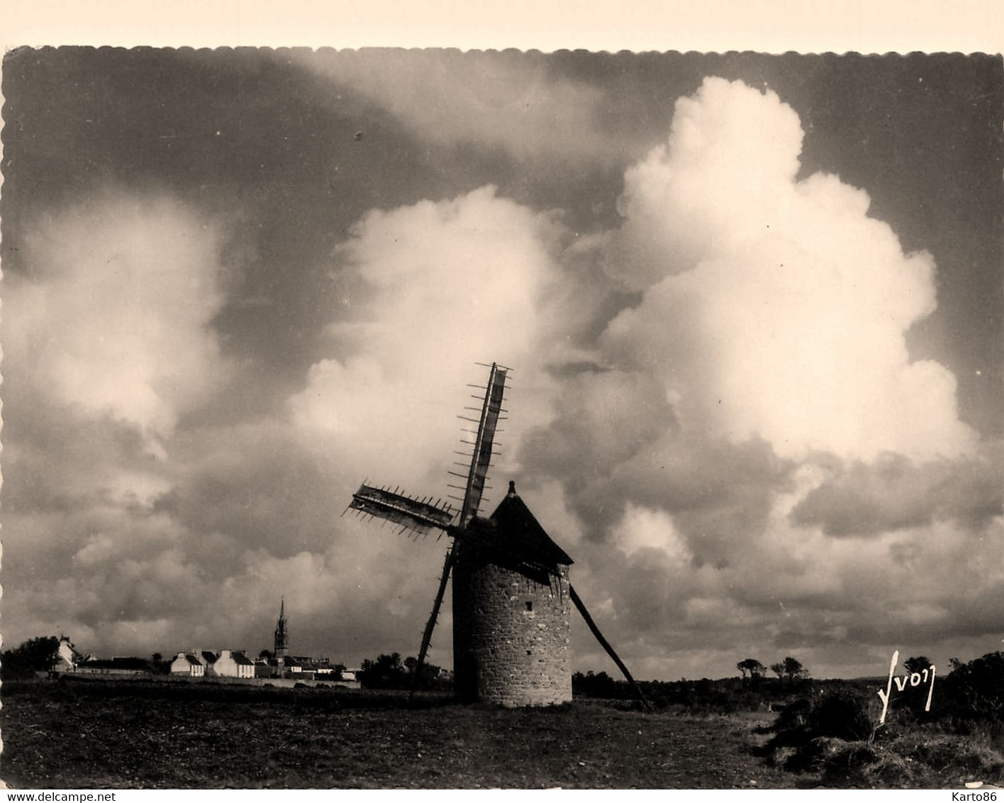 Cléden Cap Sizun * Vue Sur Le Vieux Moulin à Vent Et Le Village * Molen - Cléden-Cap-Sizun