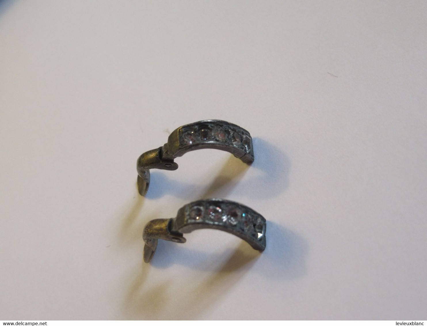 2 Boucles Pour Oreilles Non Percées Anciennes /à Déterminer/argent? /Strass ? /en L'état/ Vers 1880-1920        BIJ154 - Boucles D'oreilles