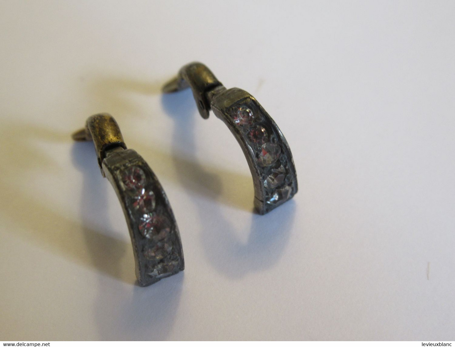 2 boucles pour oreilles non percées anciennes /à déterminer/argent? /Strass ? /en l'état/ Vers 1880-1920        BIJ154