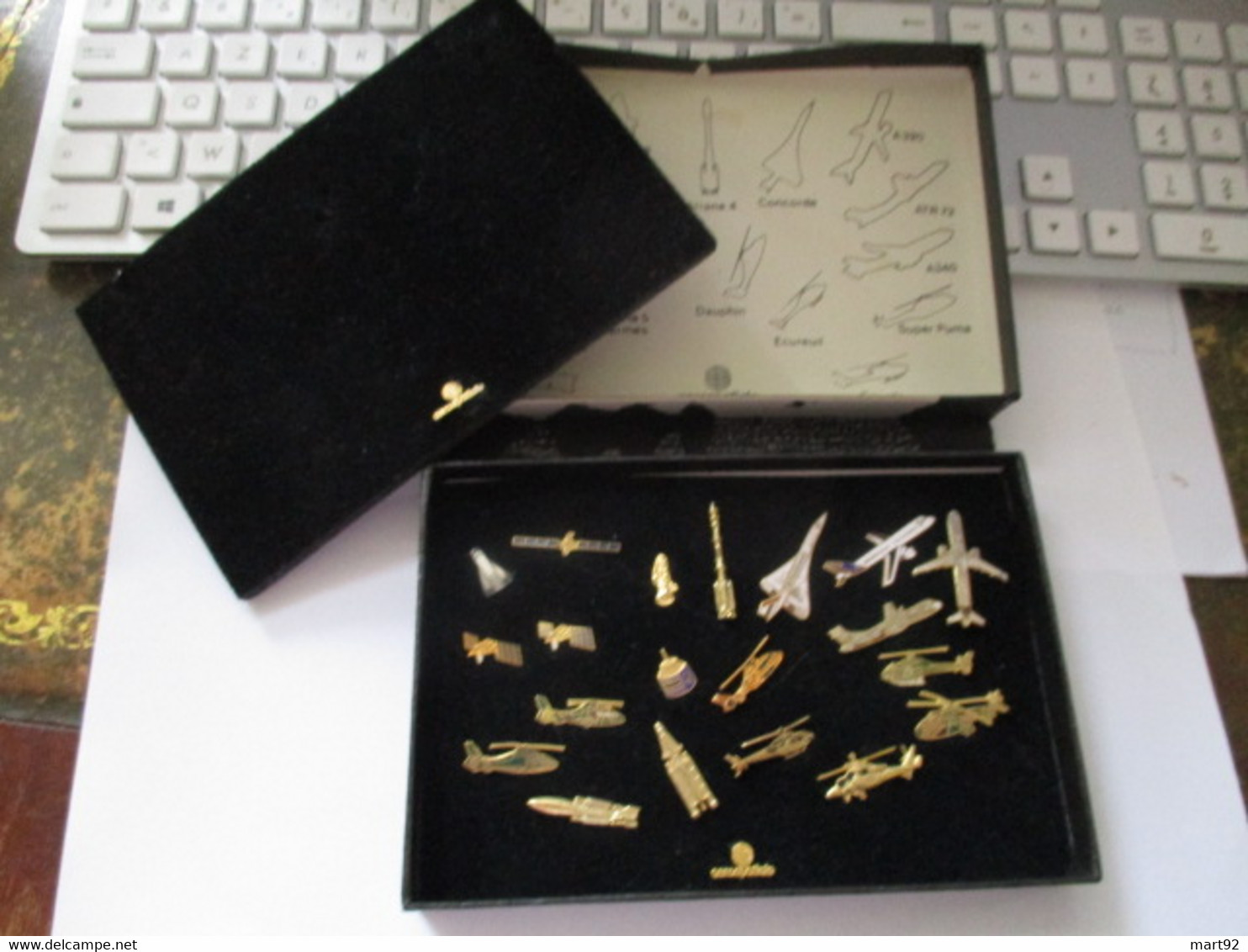 COFFRET DE 21 PINS AEROSPACIALE - Werbung