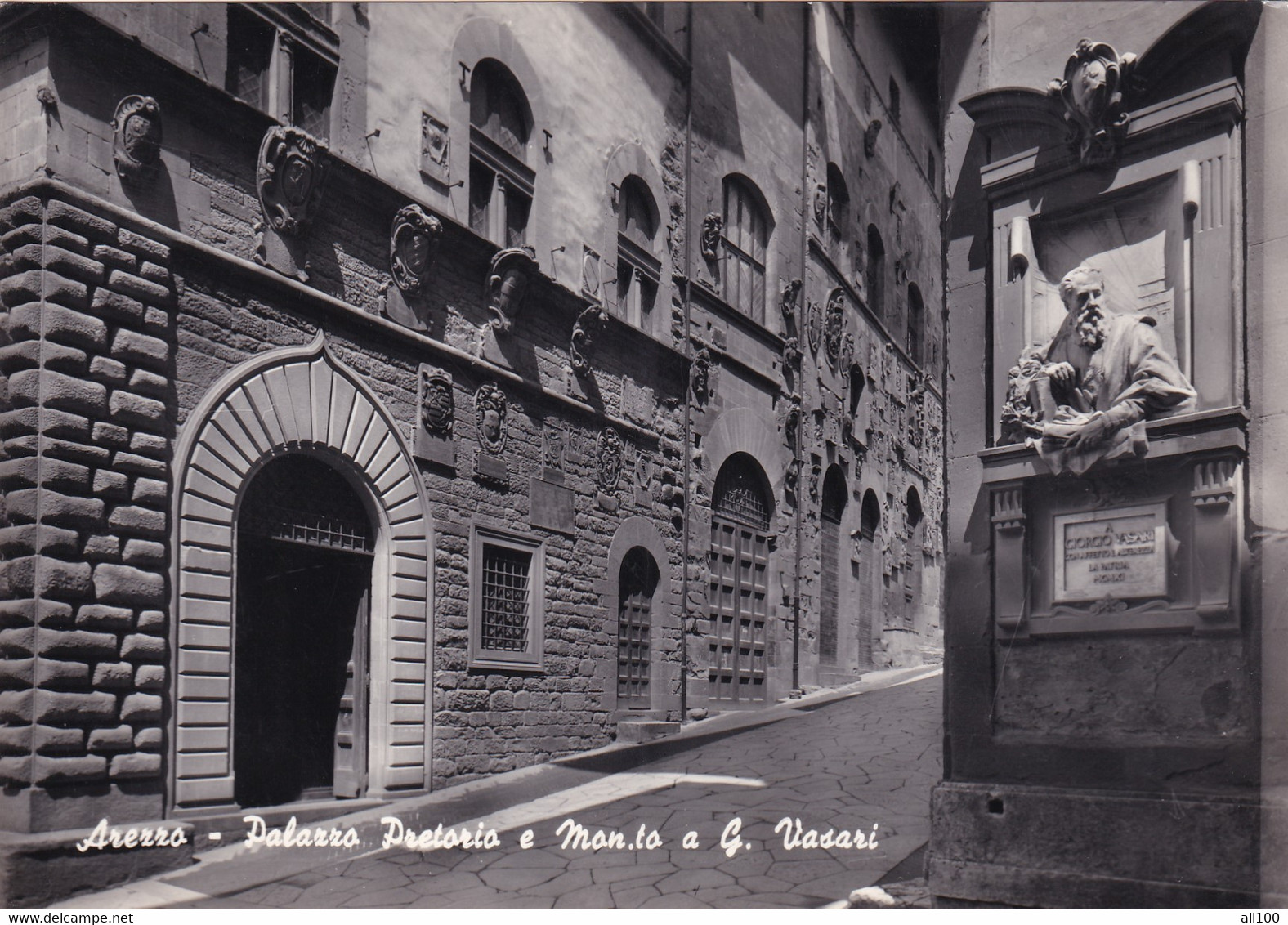 A19848 - AREZZO PALAZZO PRETORIA E MAN TO A GIORGIO VASARI ITALY POST CARD UNUSED PLACE OF THE JUDGES AND MONUMENT - Arezzo