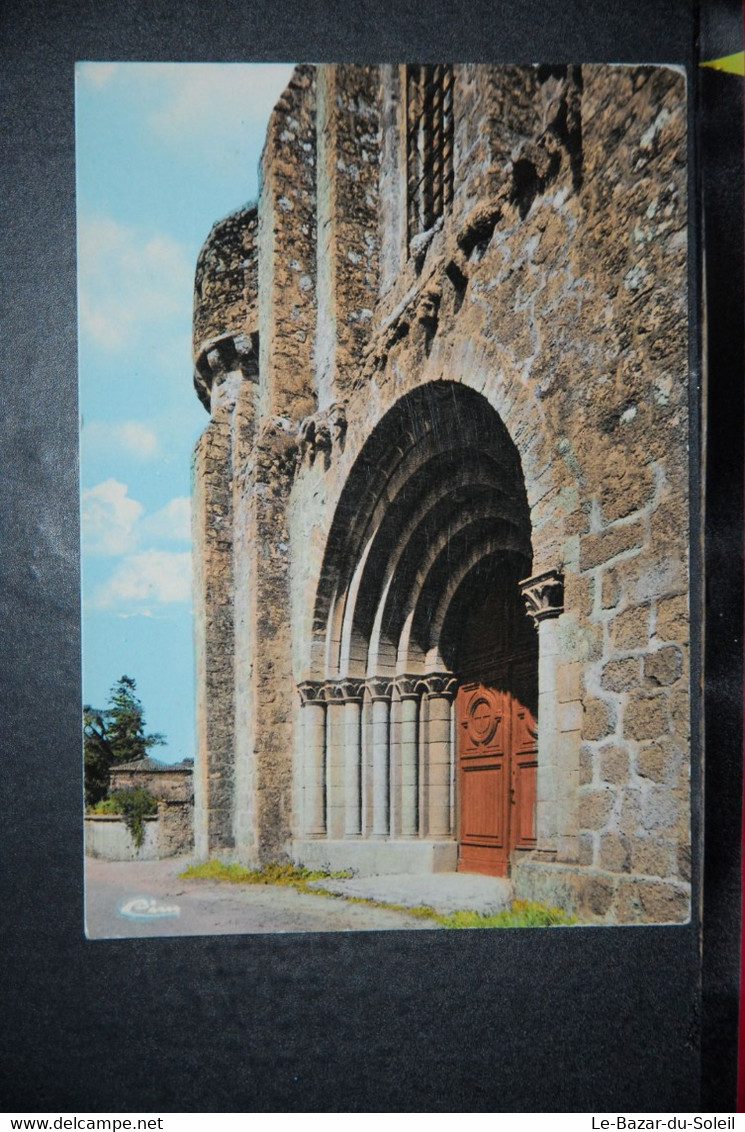 CP,  85, VENDEE, LA CHAIZE-LE-VICOMTE - Le Porche Et La Tour De L'Eglise Romane - La Chaize Le Vicomte