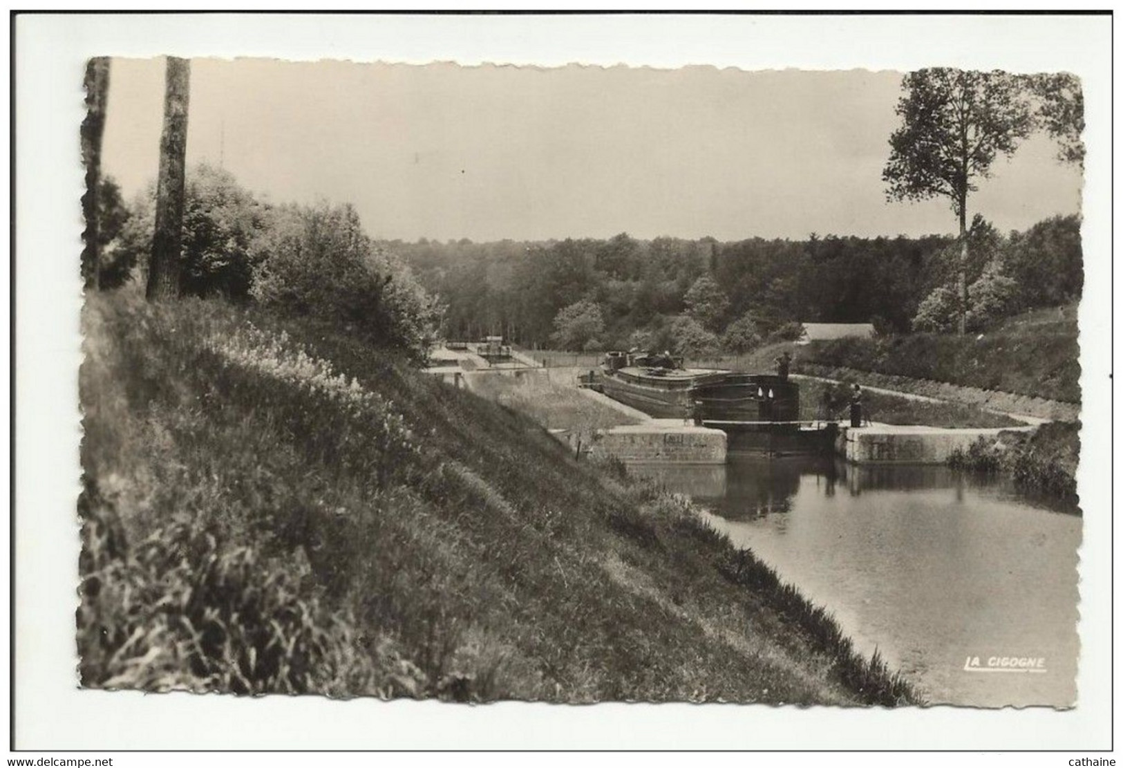 08 . LE CHESNE . ECLUSE 1 - 2  ET 3  DE LA VALLEE DE MONTGON . PENICHE - Le Chesne