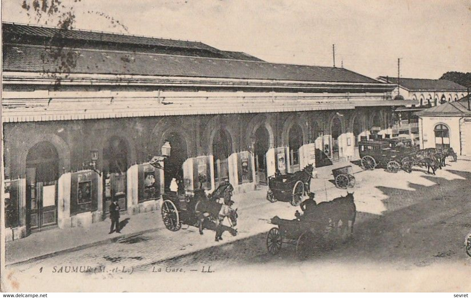 SAUMUR. - La Gare . Attelages 1er Plan - Saumur