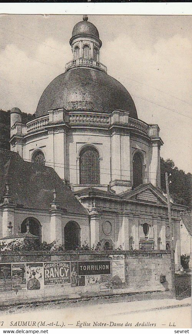 SAUMUR. - Eglise Notre-Dame Des Ardillers. Affiches De Cirque - Saumur