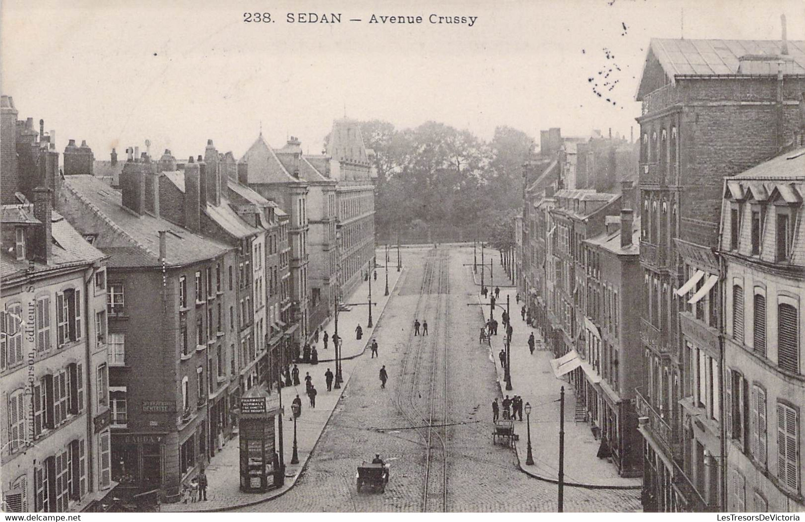 CPA - 08 - SEDAN - Avenue Crussy - Véhicules - Animée - Sedan