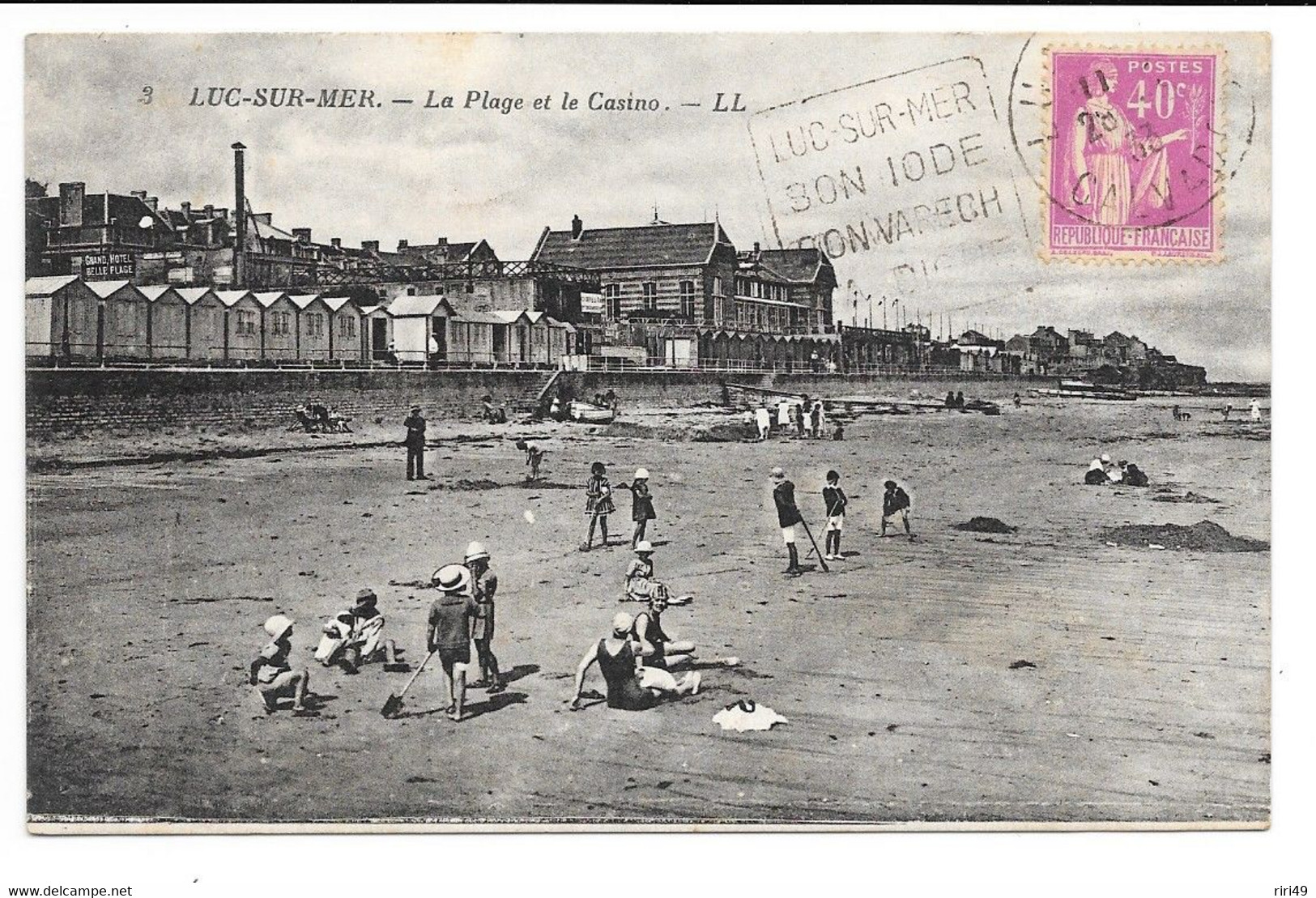 Cpa 14 LUC-SUR-MER, La Plage Et  Le Casino, Animée, Belle Carte, Voyagée,1933, Enfants, Jeux De Plage, Carte N°3 - Luc Sur Mer