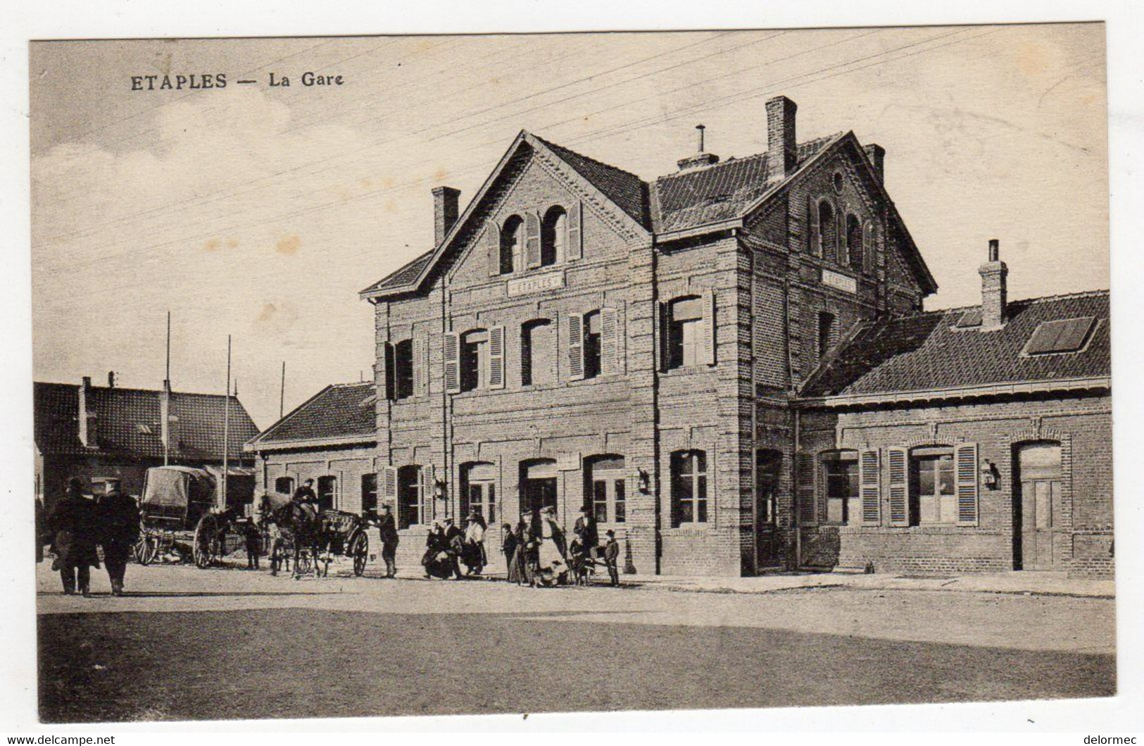 CPA Etaples 62 Pas De Calais Extérieur La Gare Calèches En Attente Belle Animation - Etaples