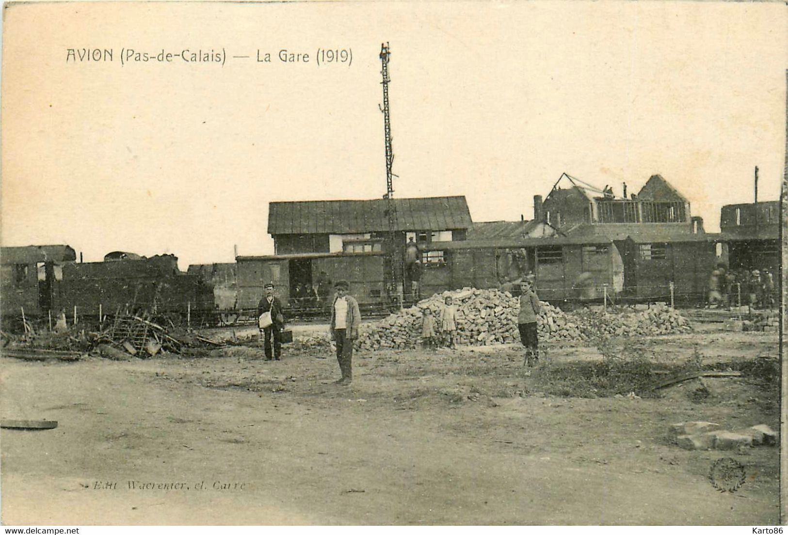 Avion * Vue Sur La Gare Du Village * 1919 * Wagons * Ligne Chemin De Fer - Avion