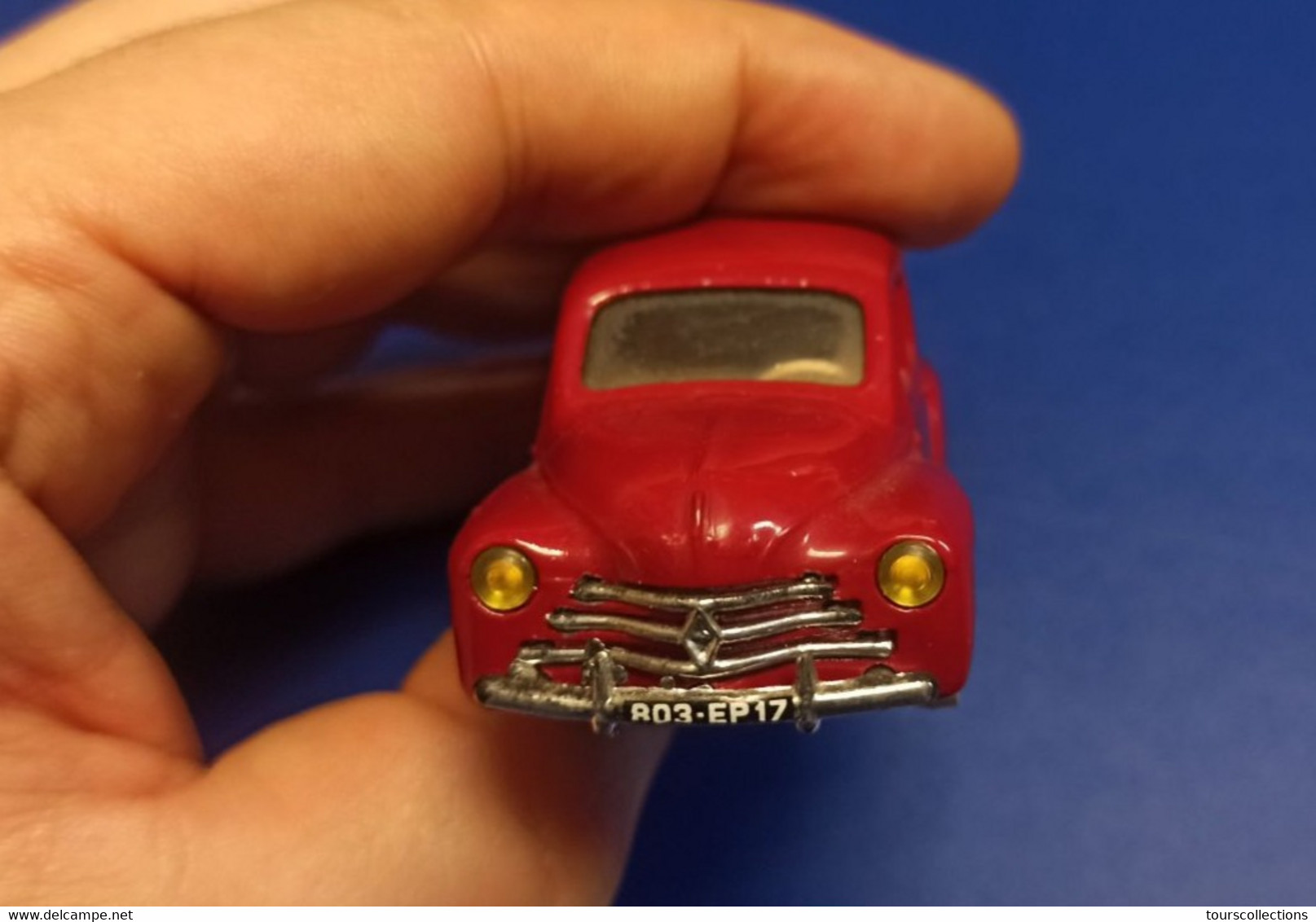 ELIGOR - RENAULT 4CV ROUGE Sombre 1/43 En Métal Ancien Modèle Manque 2 Pneus - Eligor