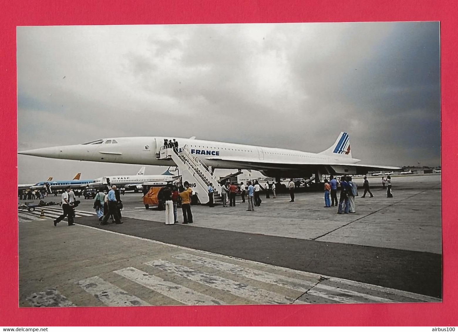 BELLE PHOTO REPRODUCTION AVION PLANE FLUGZEUG - CONCORDE AIR FRANCE SUR LE TARMAC ENTOURÉ DE VISITEURS - Luftfahrt