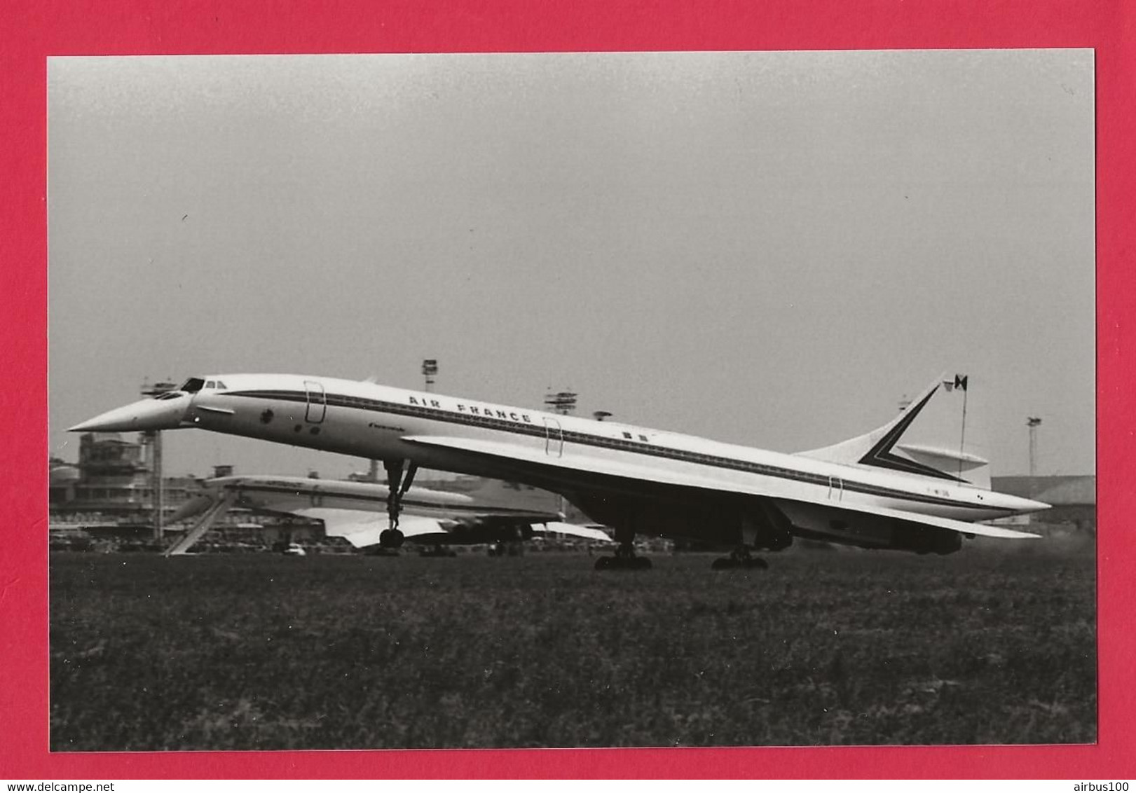 BELLE PHOTO REPRODUCTION AVION PLANE FLUGZEUG - CONCORDE AIR FRANCE LE NEZ BAISSÉ - Aviation