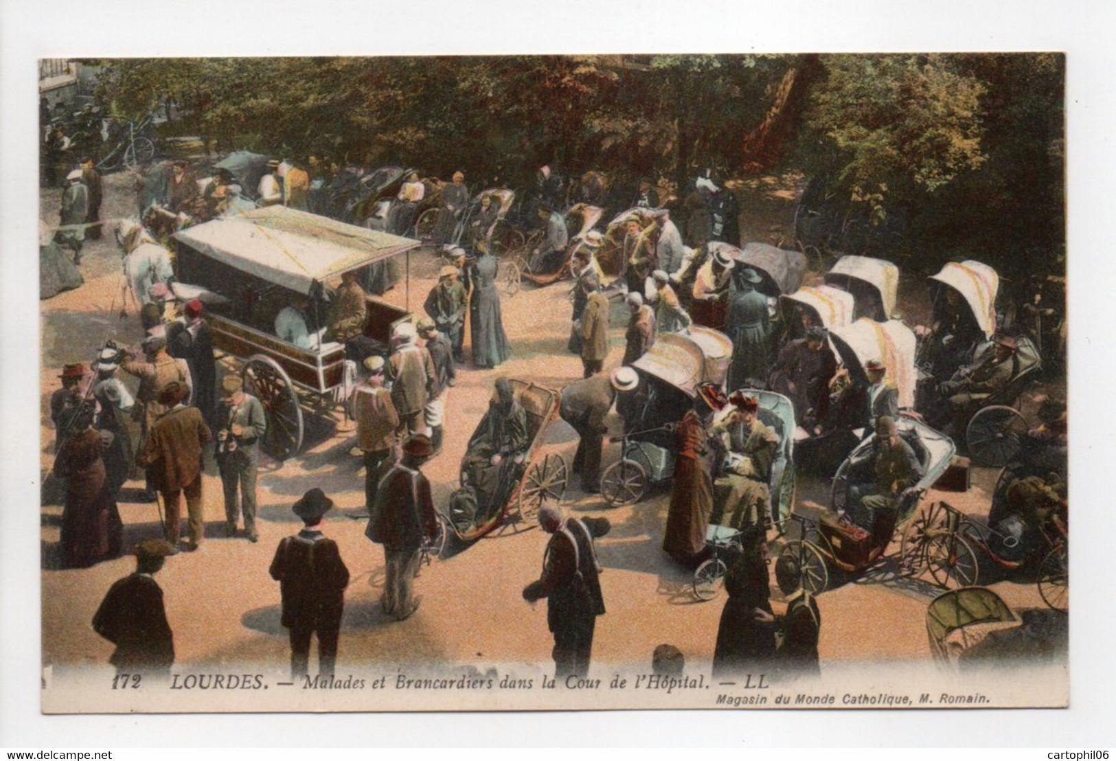 - CPA LOURDES (65) - Malades Et Brancardiers Dans La Cour De L'Hôpital - Editions Lévy 172 - - Lourdes