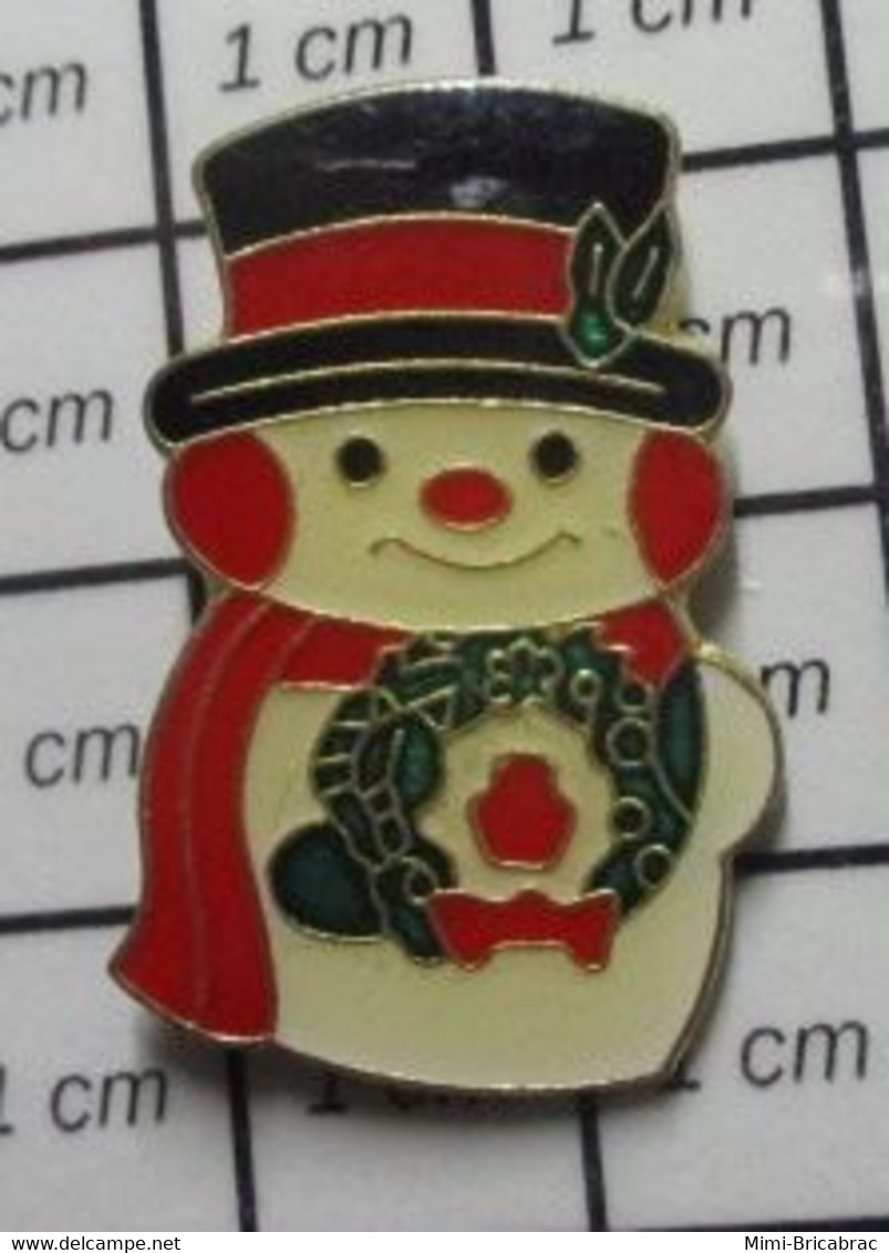 Pin's Pins / Beau Et Rare / NOEL / BONHOMME DE NEIGE AVEC FEUILLES DE HOUX - Kerstmis